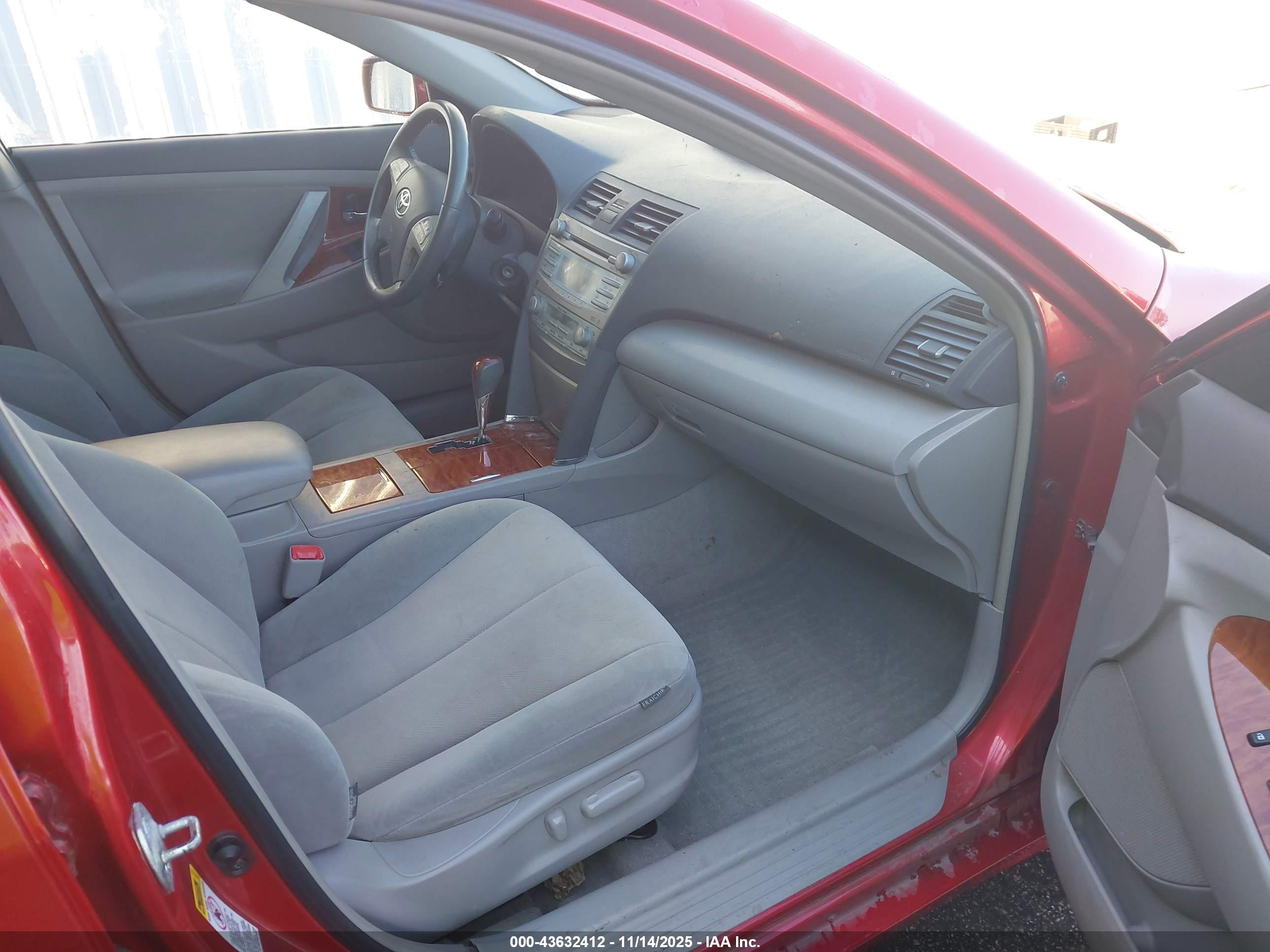 TOYOTA CAMRY image 5