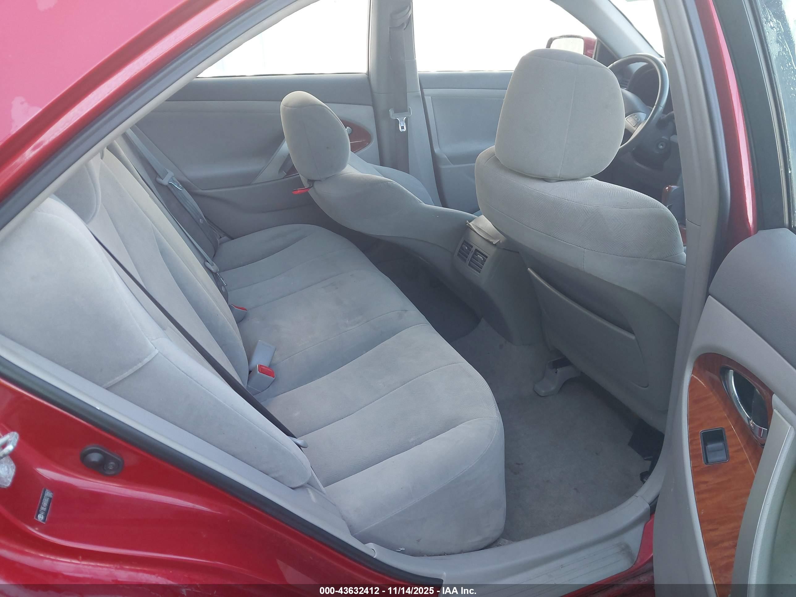 TOYOTA CAMRY image 8