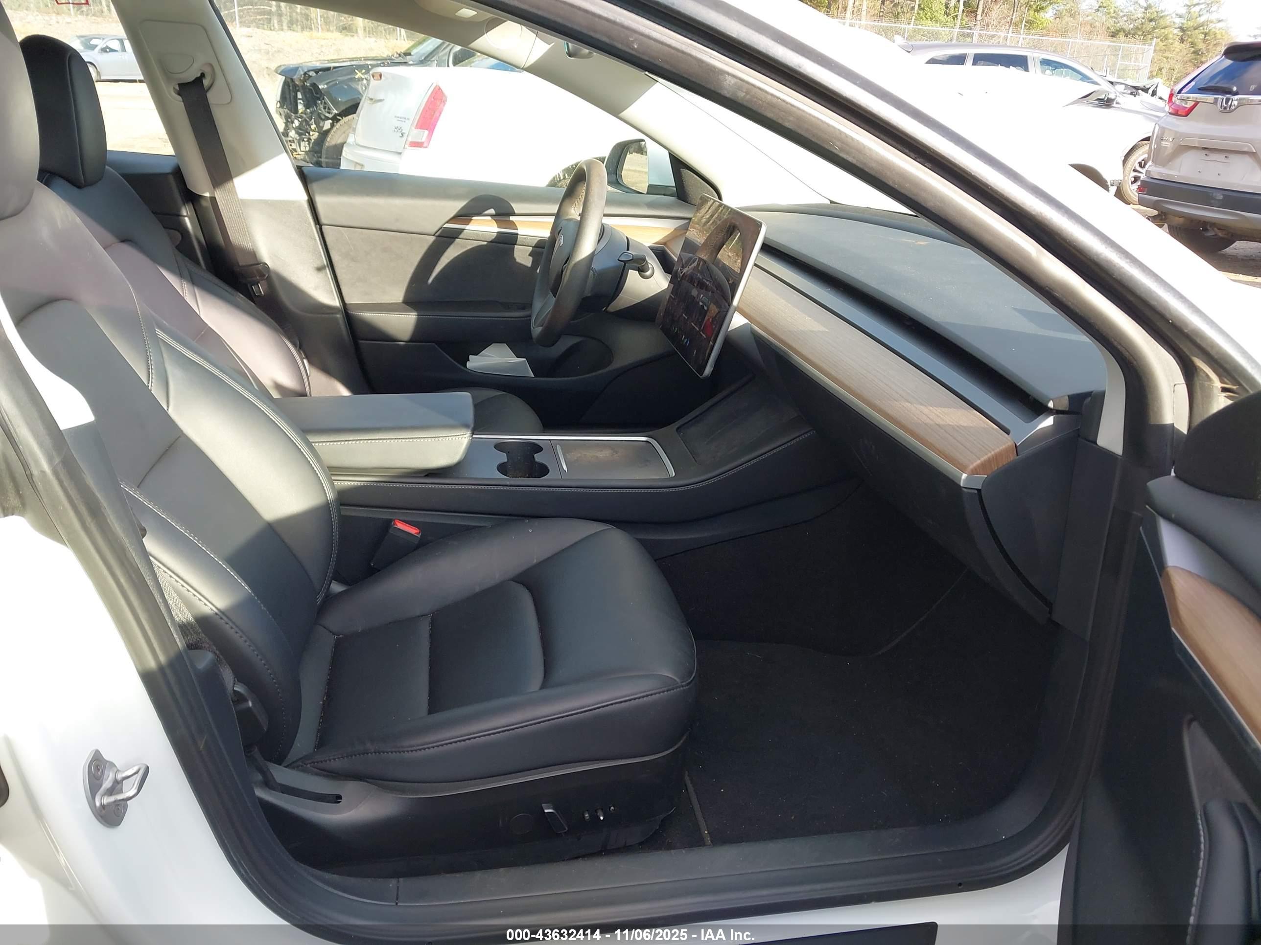 TESLA MODEL image 5