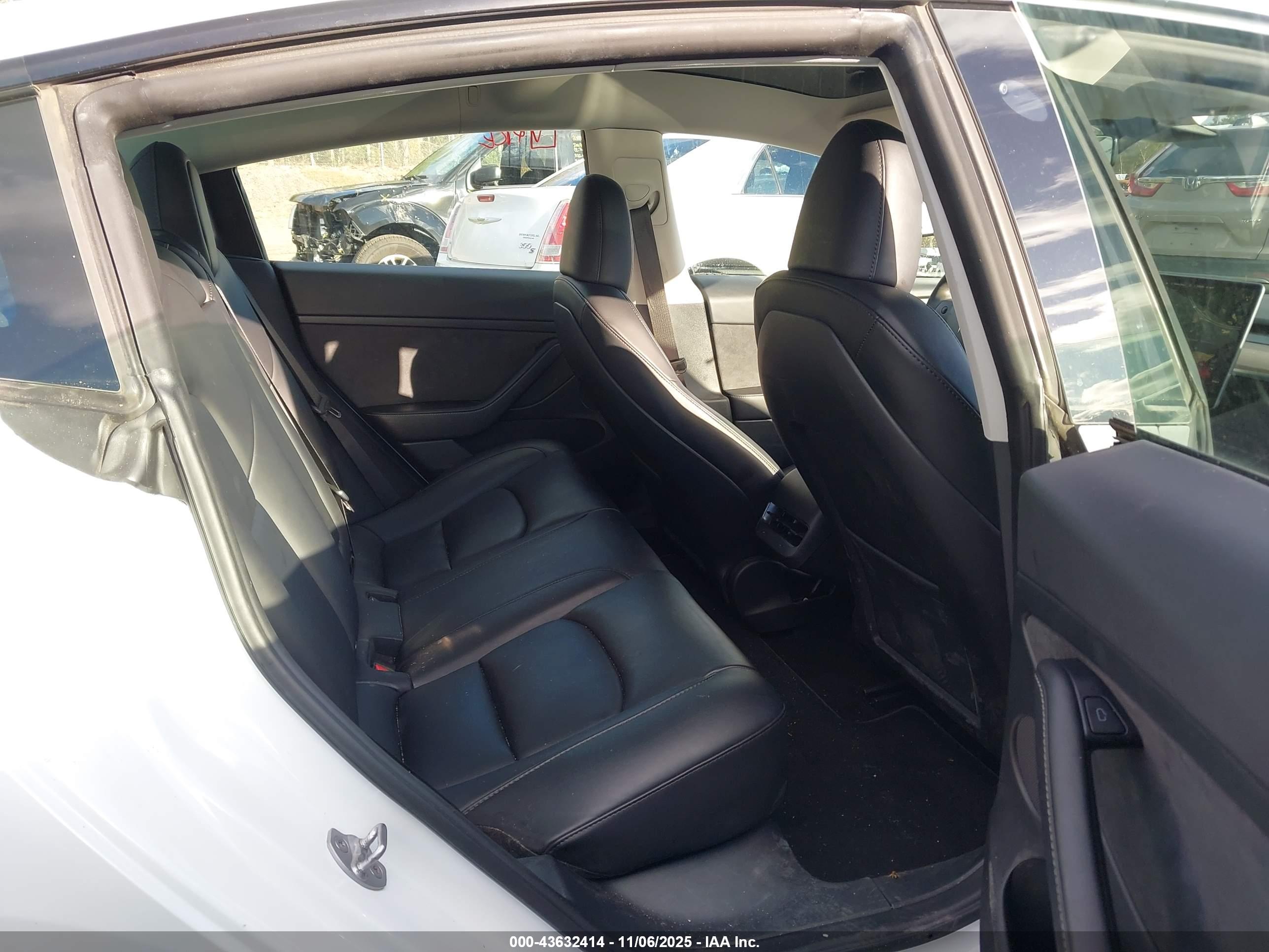 TESLA MODEL image 8