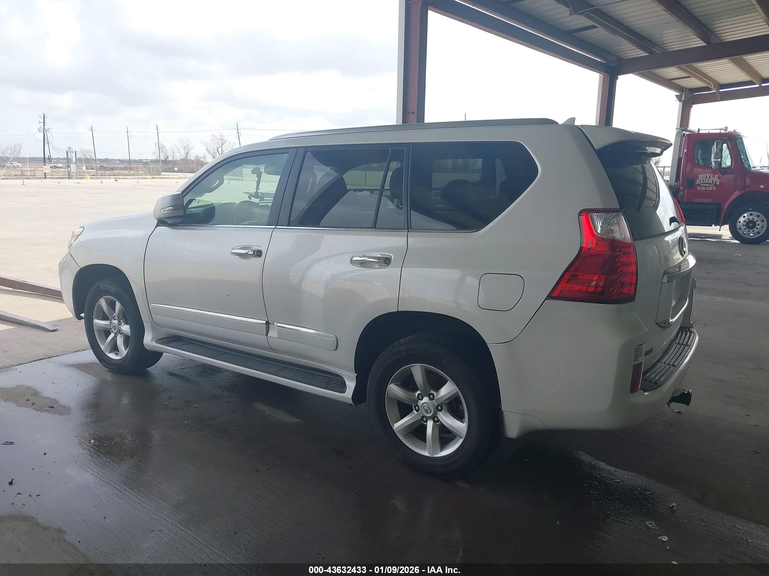LEXUS GX image 3