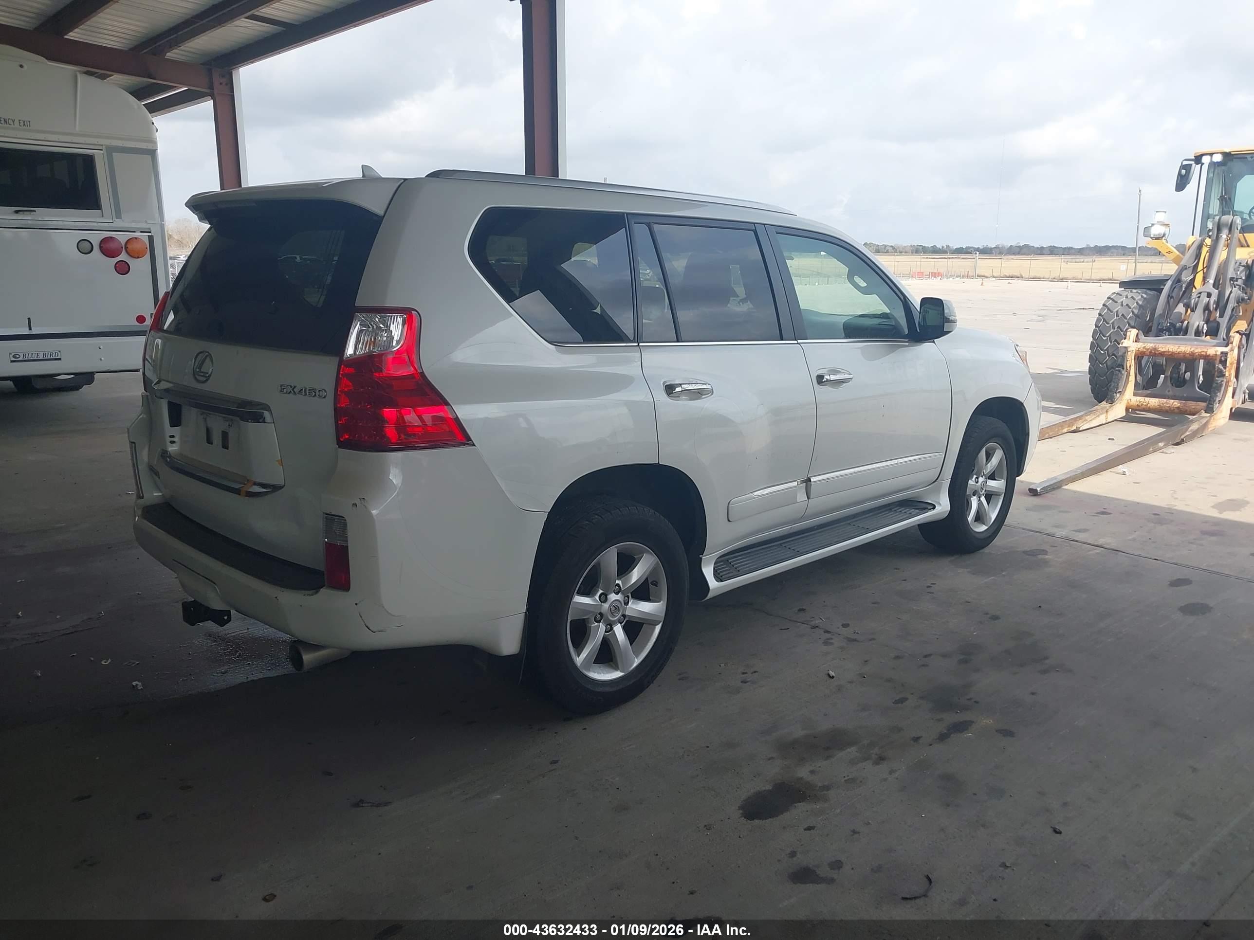 LEXUS GX image 4