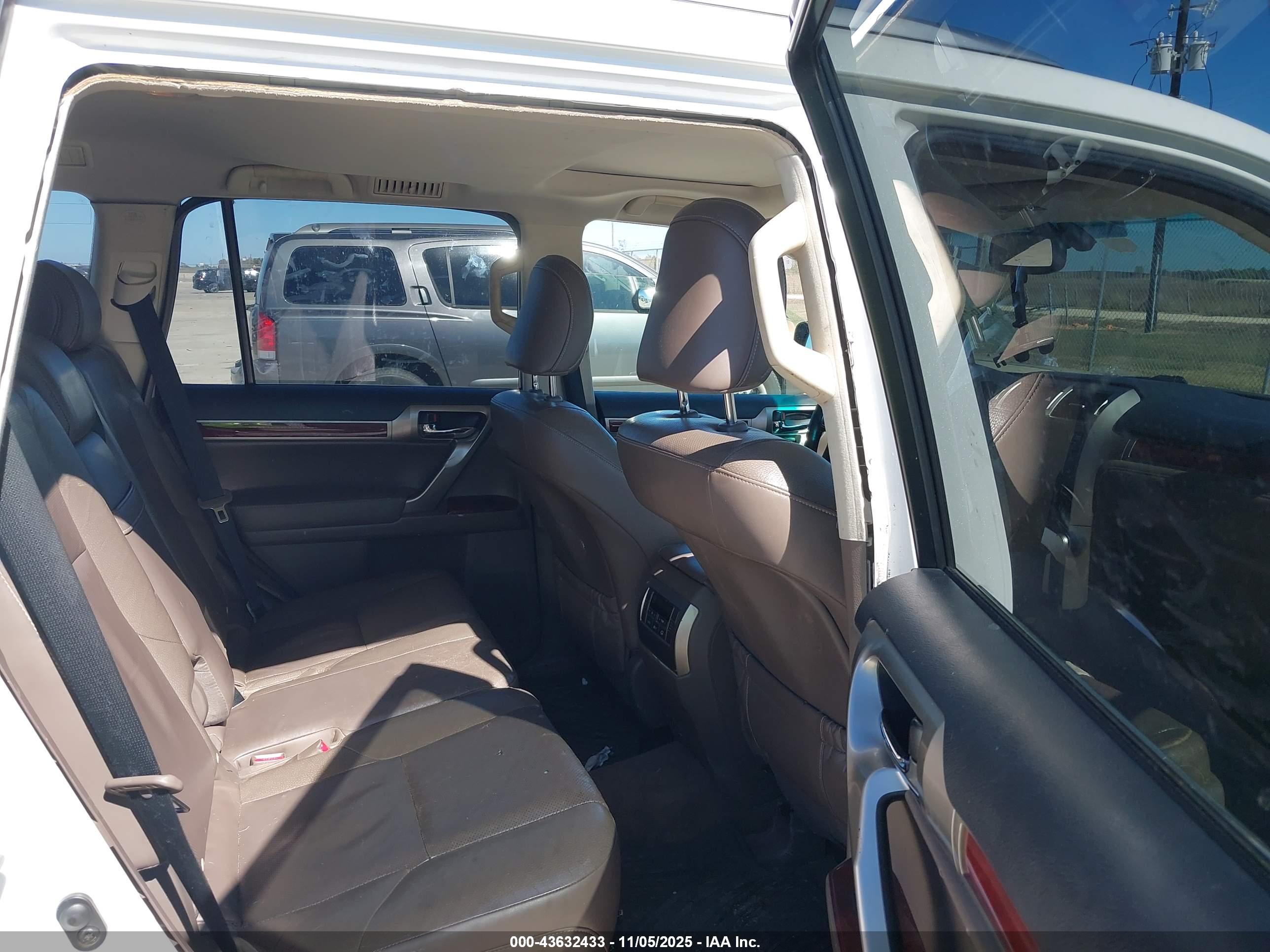 LEXUS GX image 8