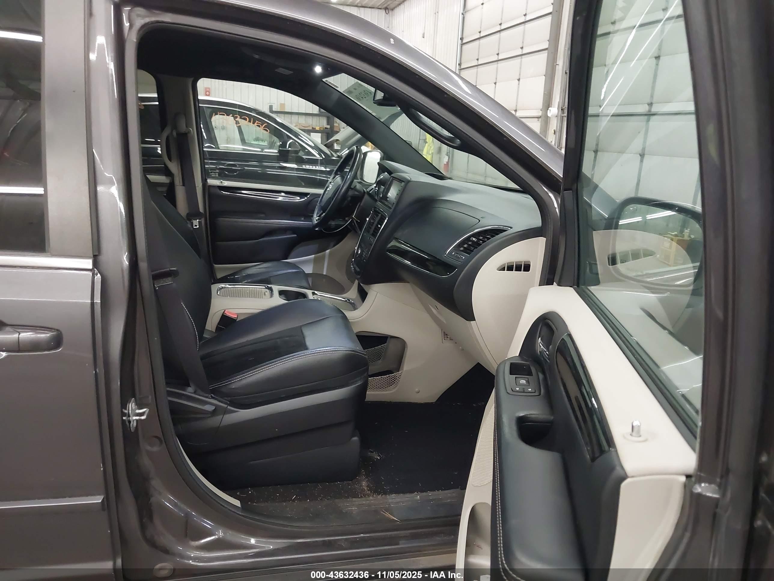 DODGE GRAND image 5