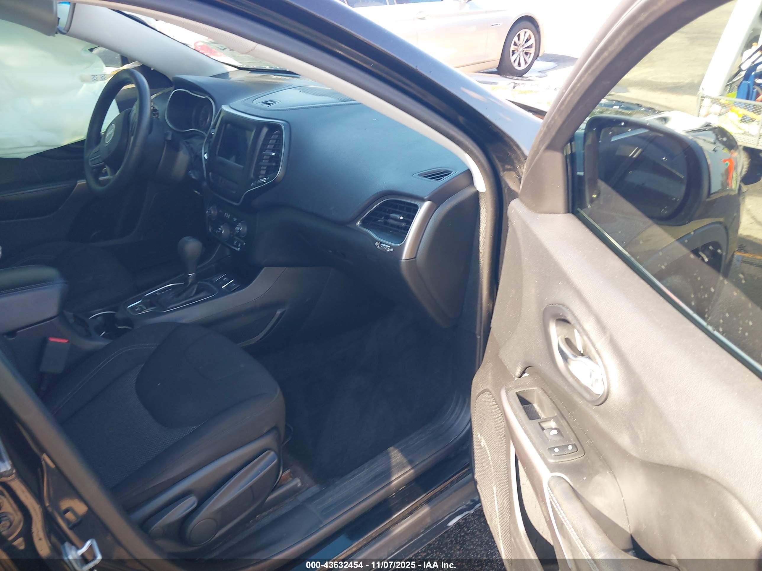 JEEP CHEROKEE image 5