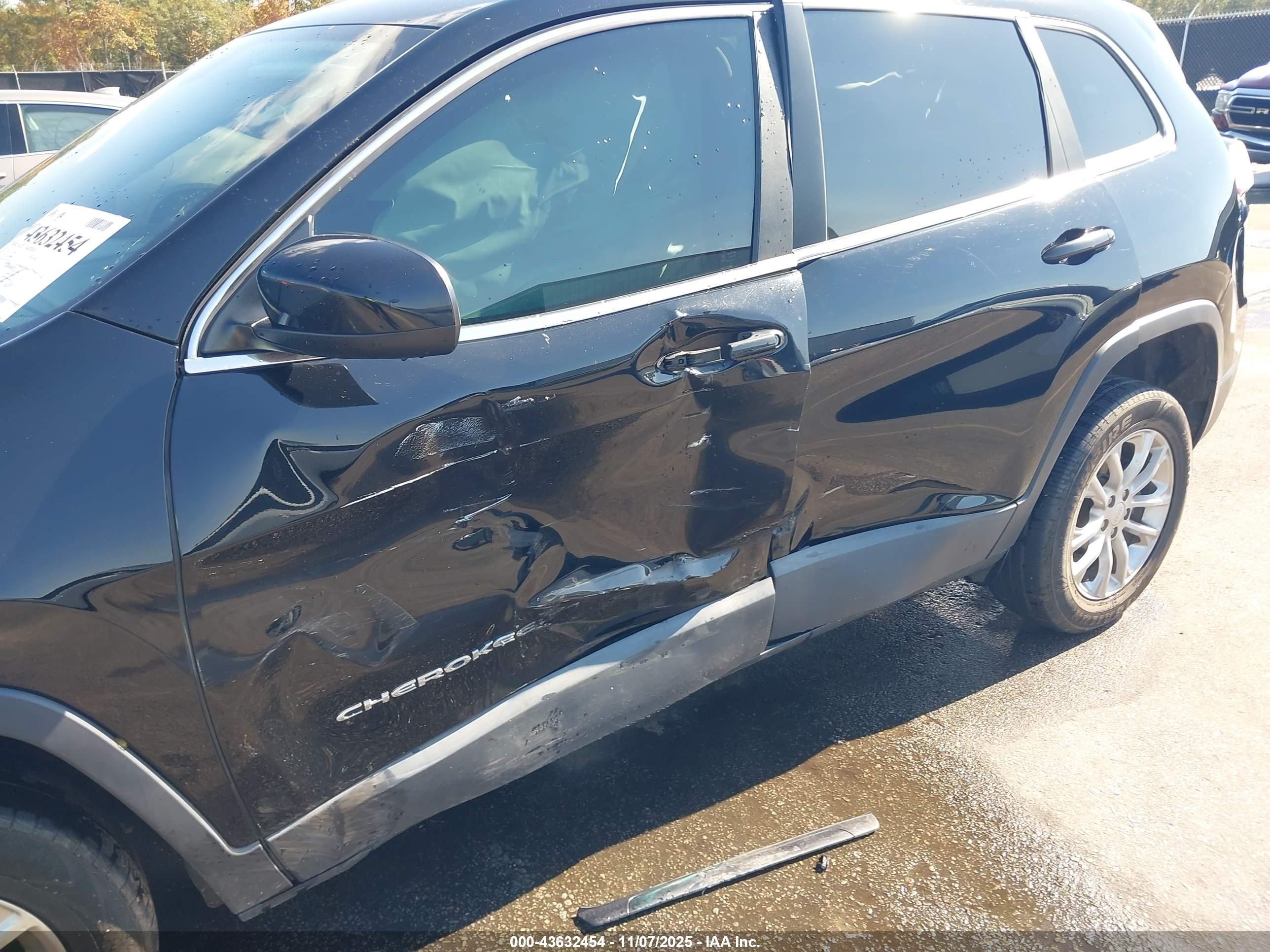 JEEP CHEROKEE image 6