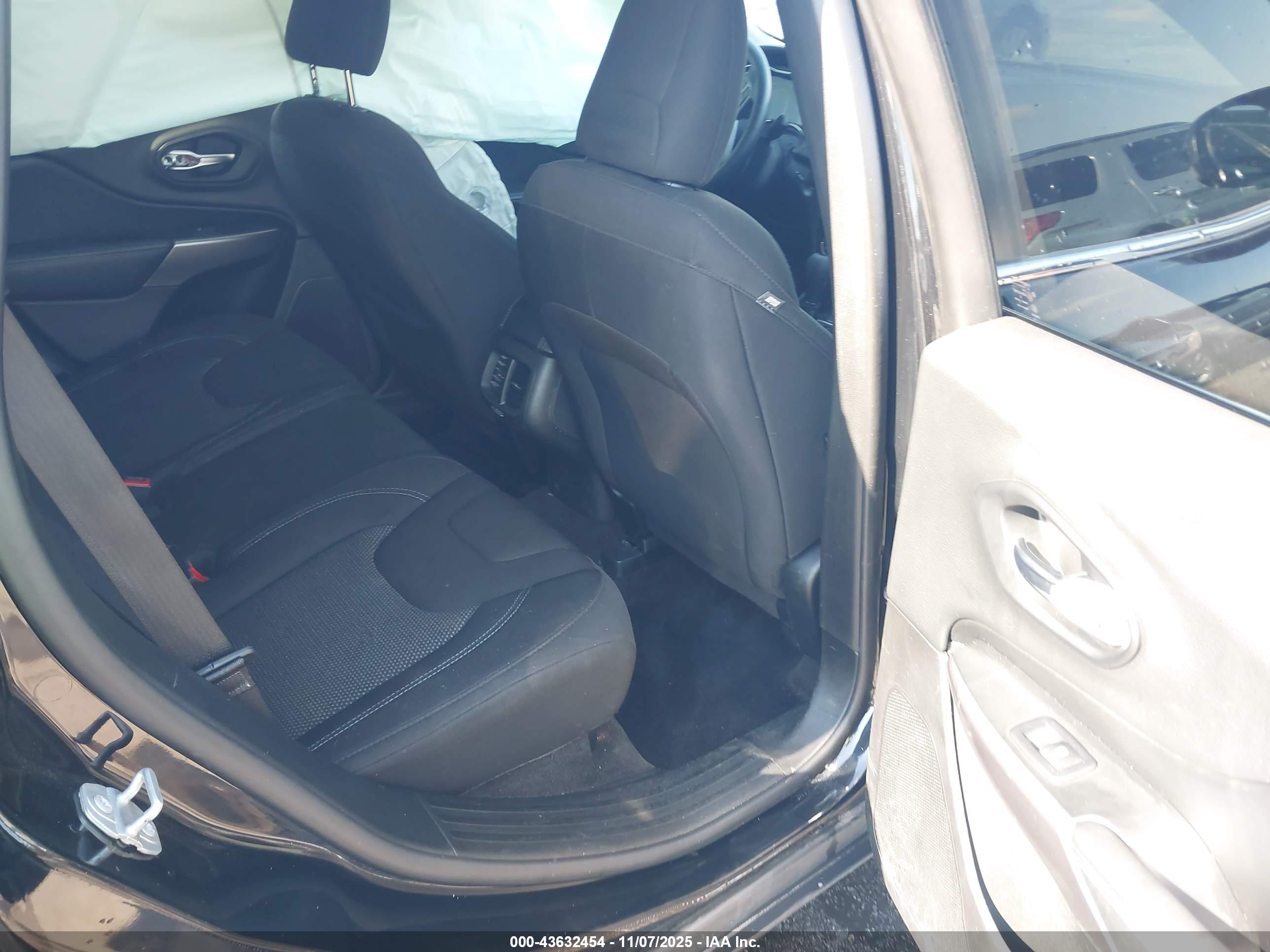 JEEP CHEROKEE image 8