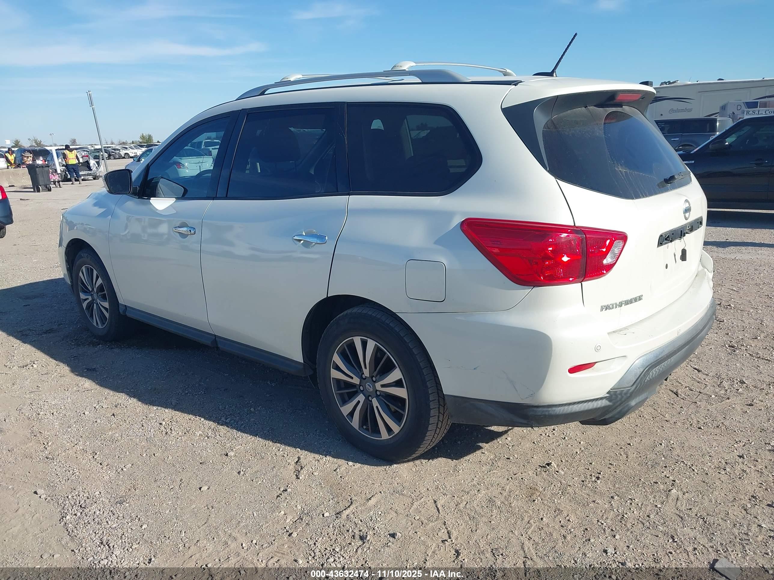 NISSAN PATHFINDER image 3