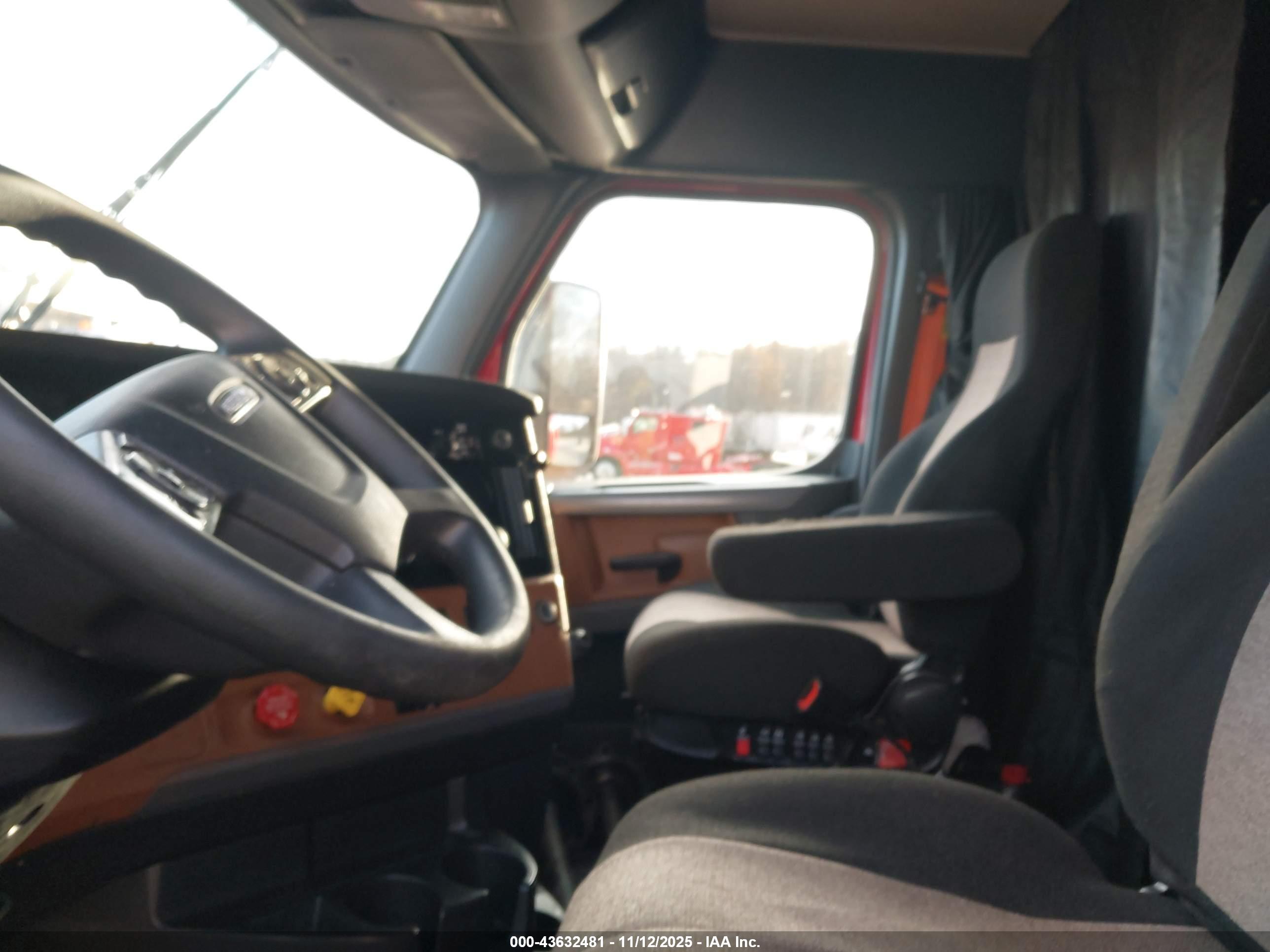 FREIGHTLINER NEW image 7