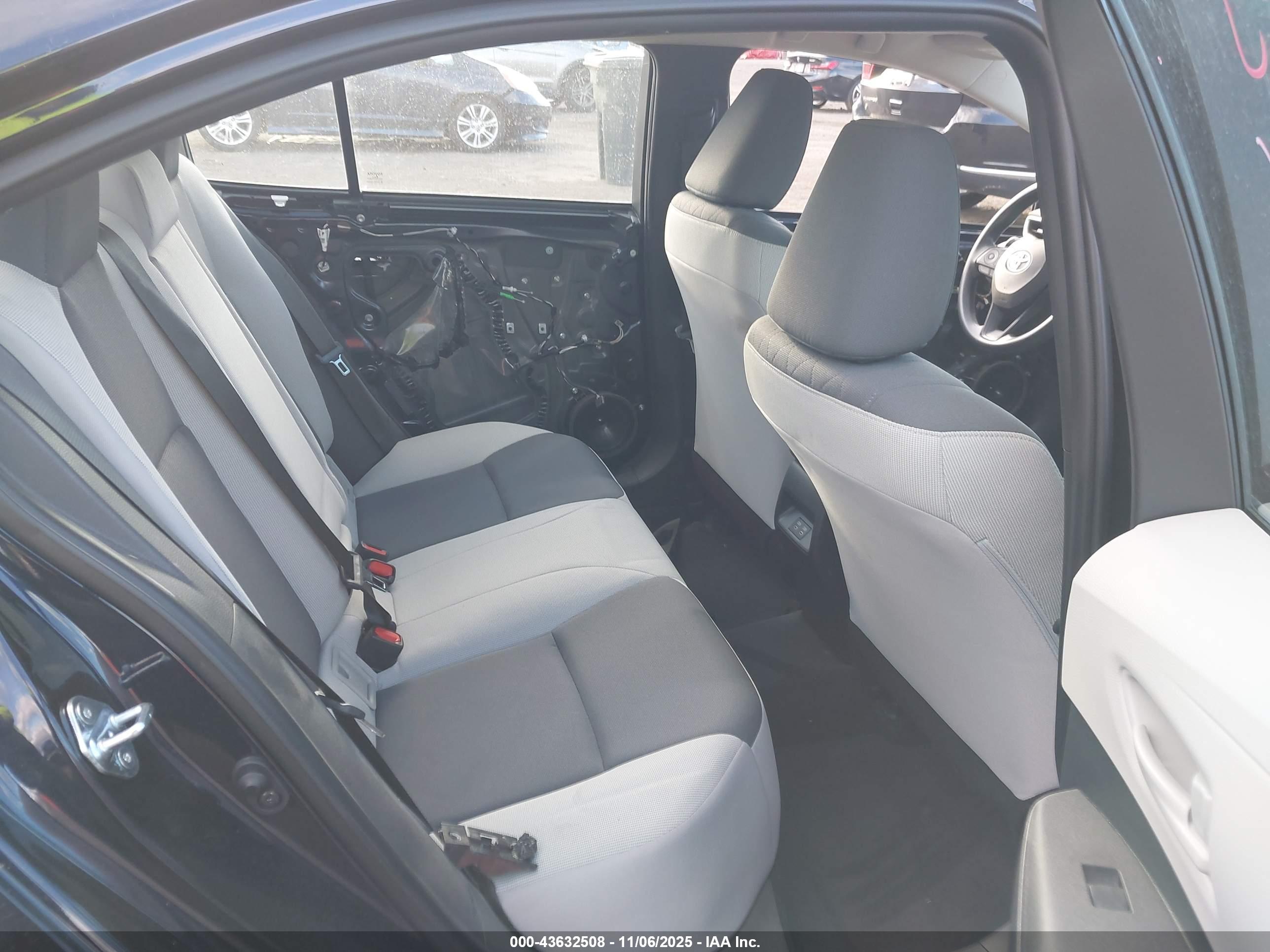 TOYOTA COROLLA image 8
