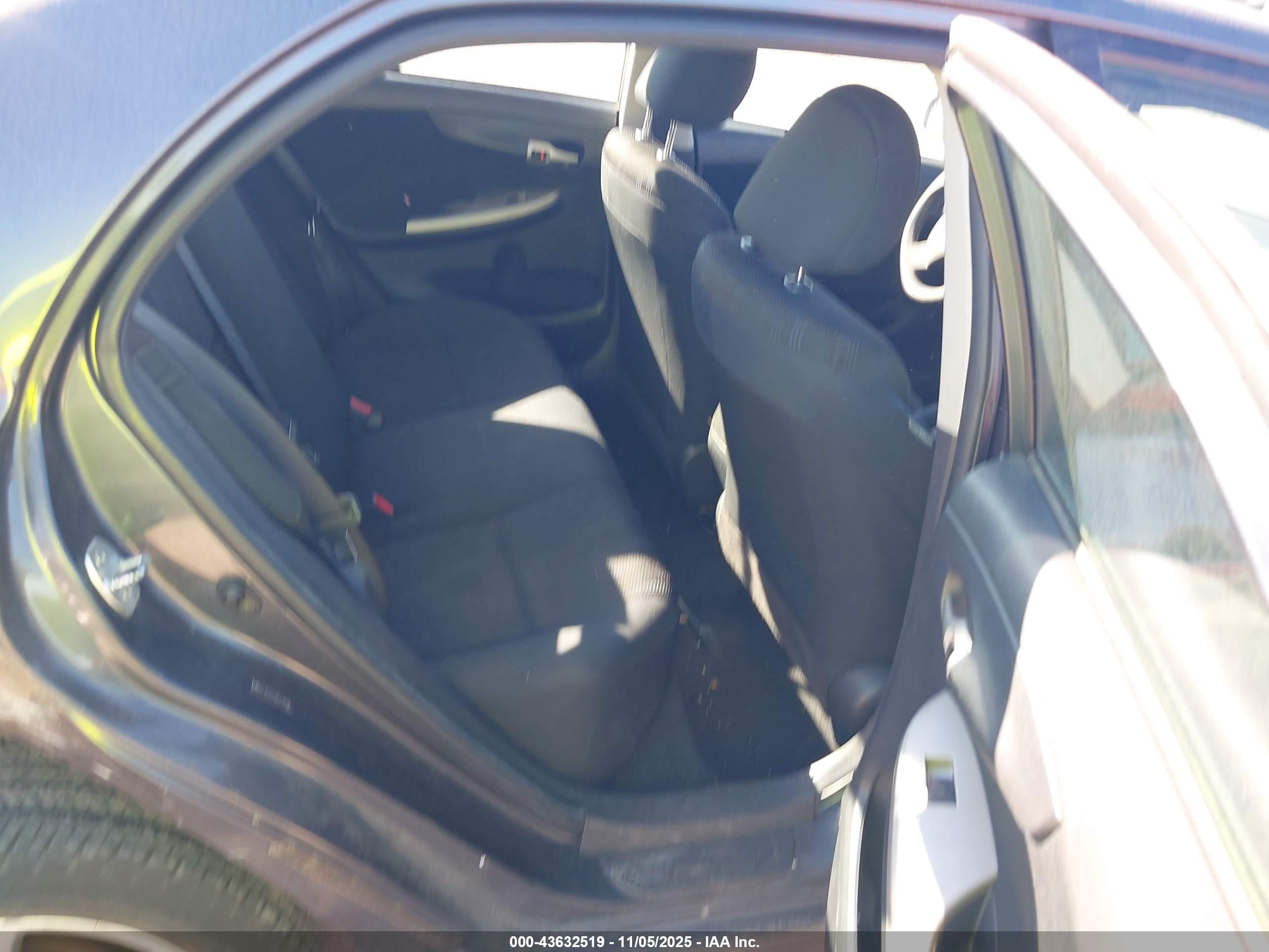 TOYOTA COROLLA image 8