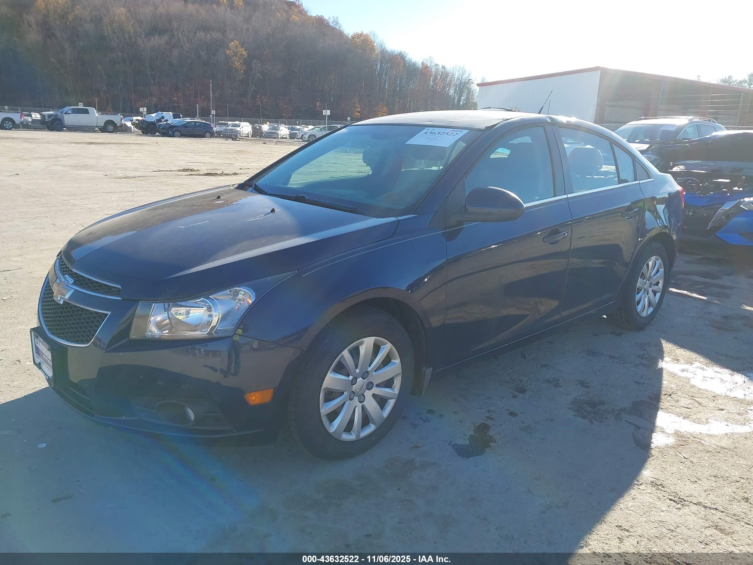 CHEVROLET CRUZE image 2