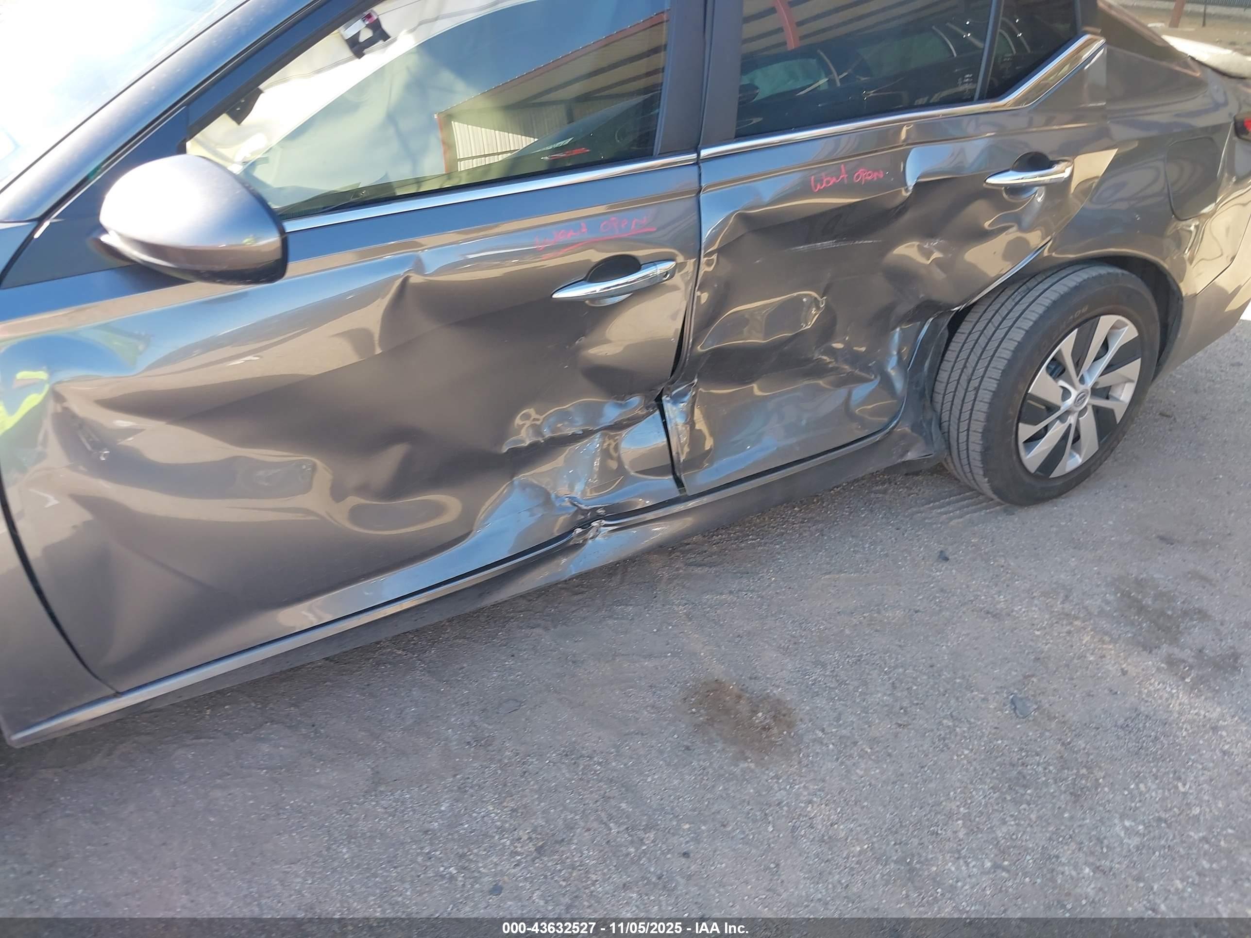 NISSAN ALTIMA image 6