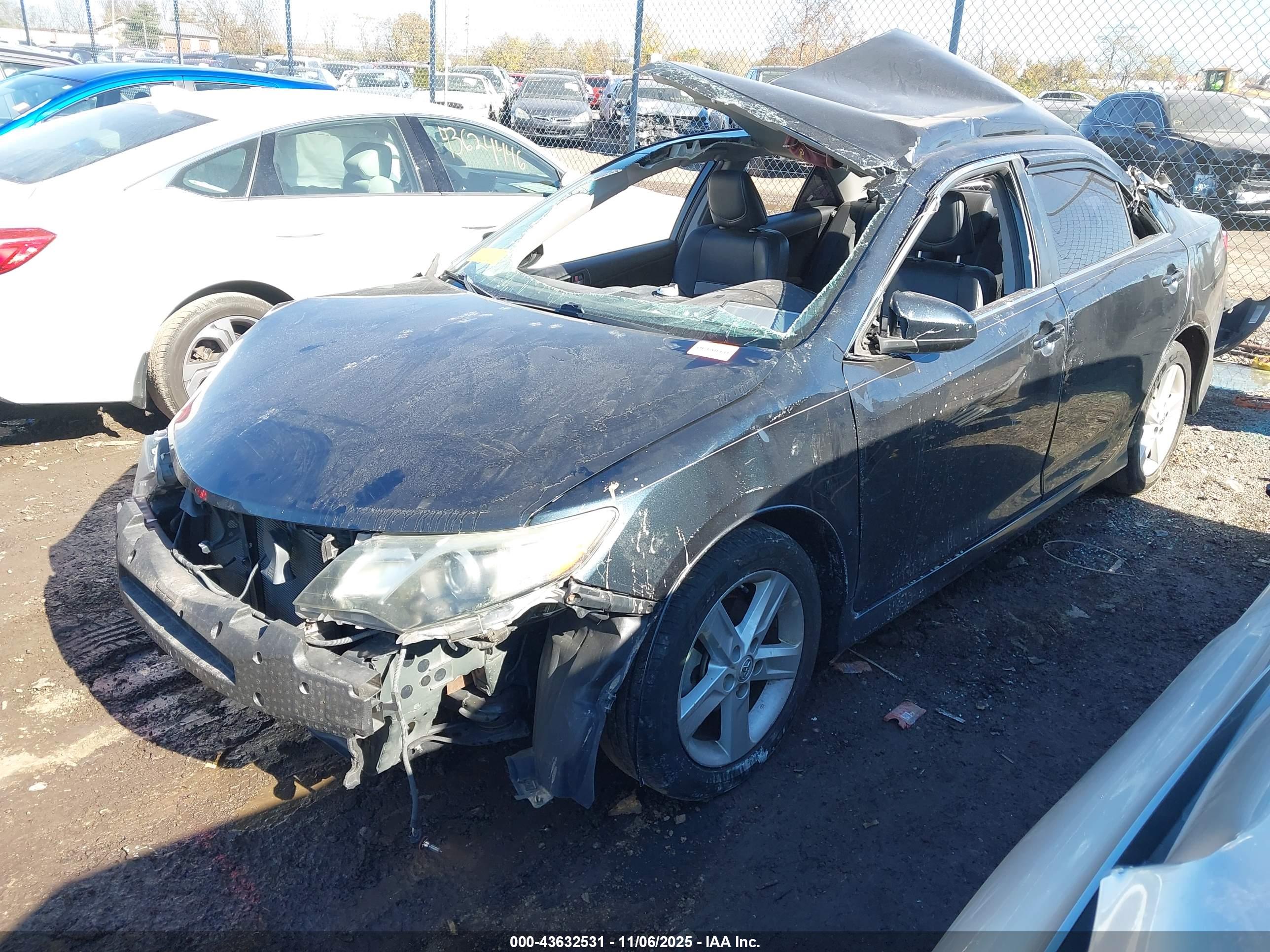 TOYOTA CAMRY image 2