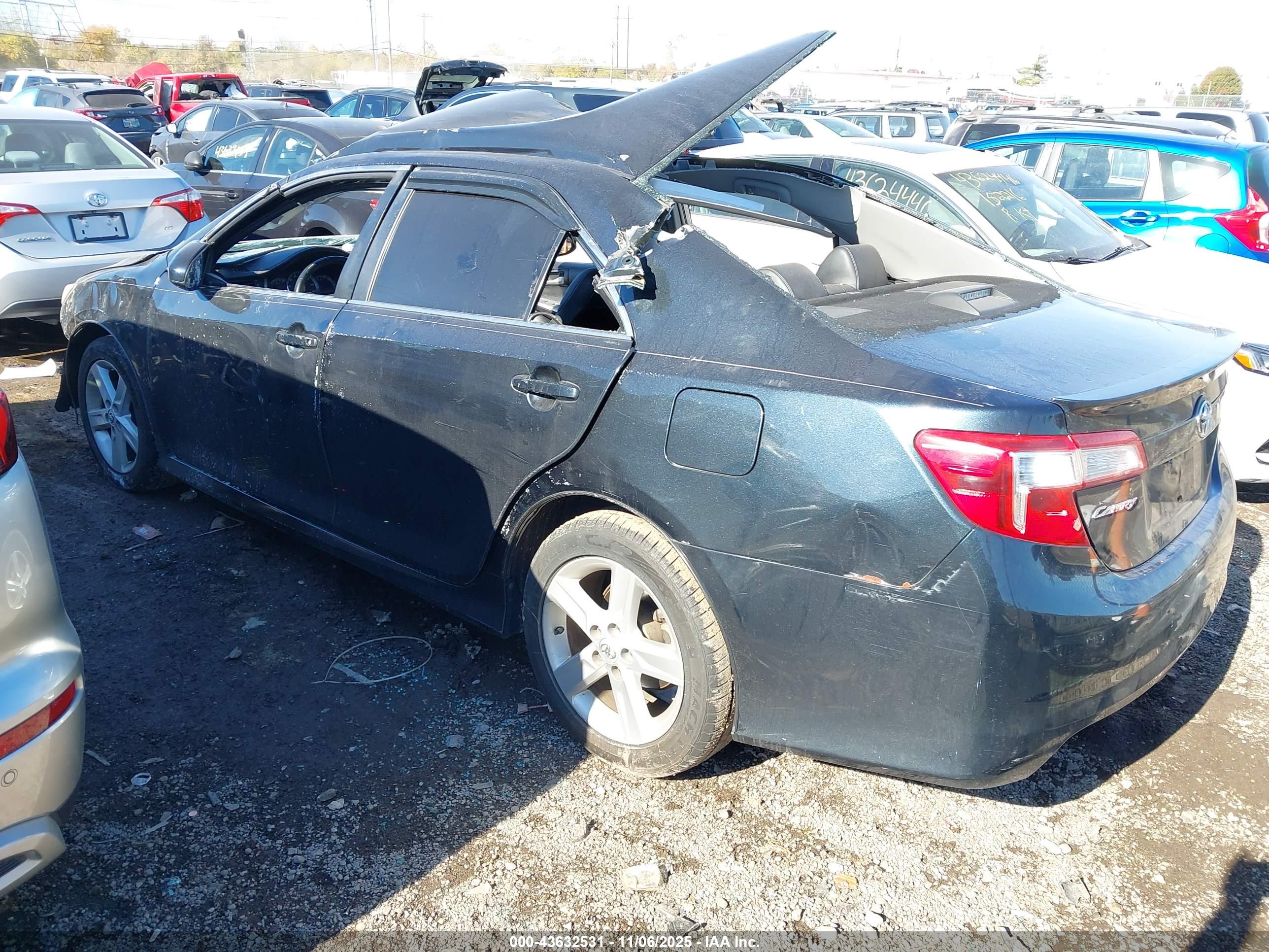 TOYOTA CAMRY image 3