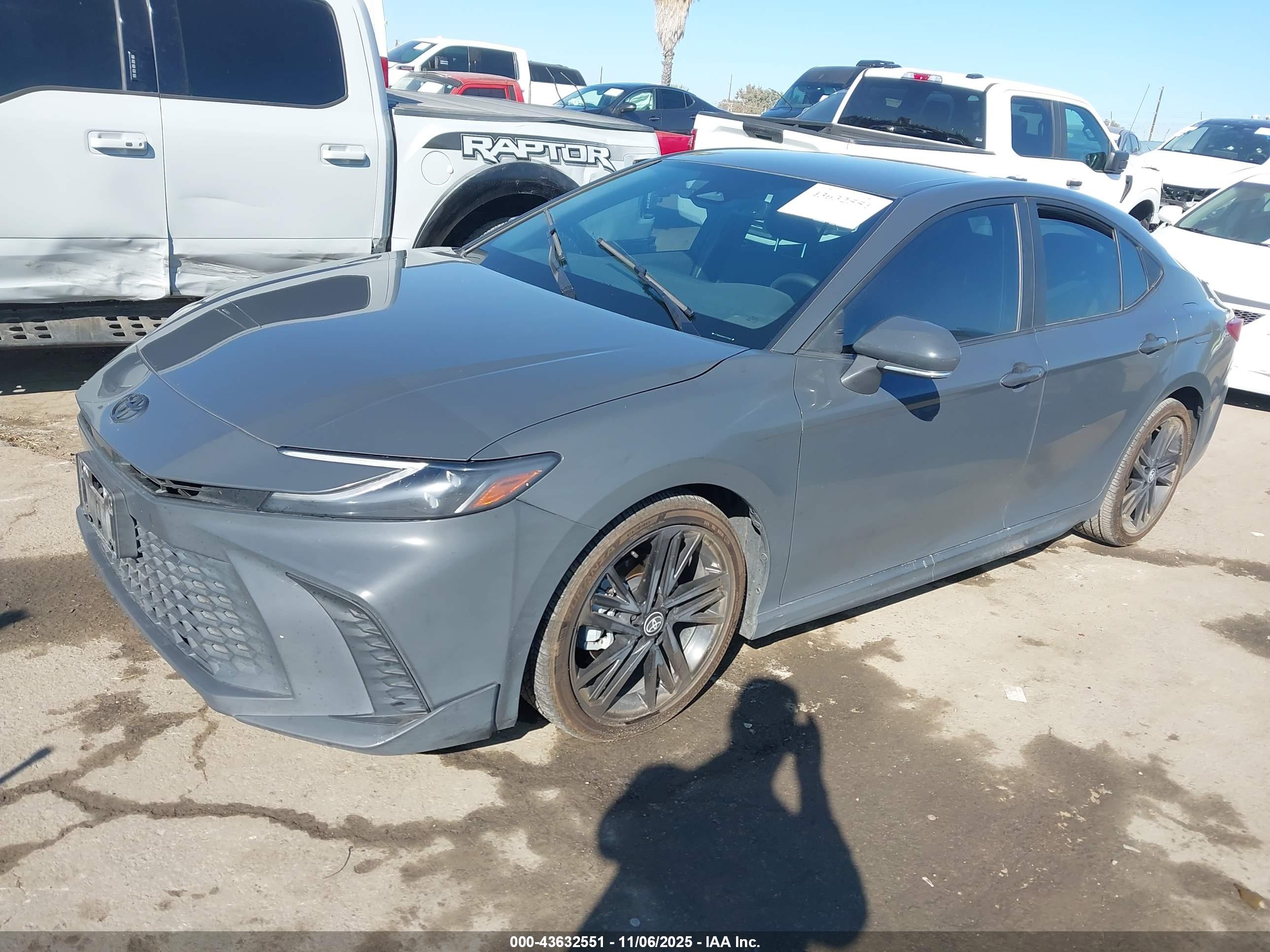 TOYOTA CAMRY image 2