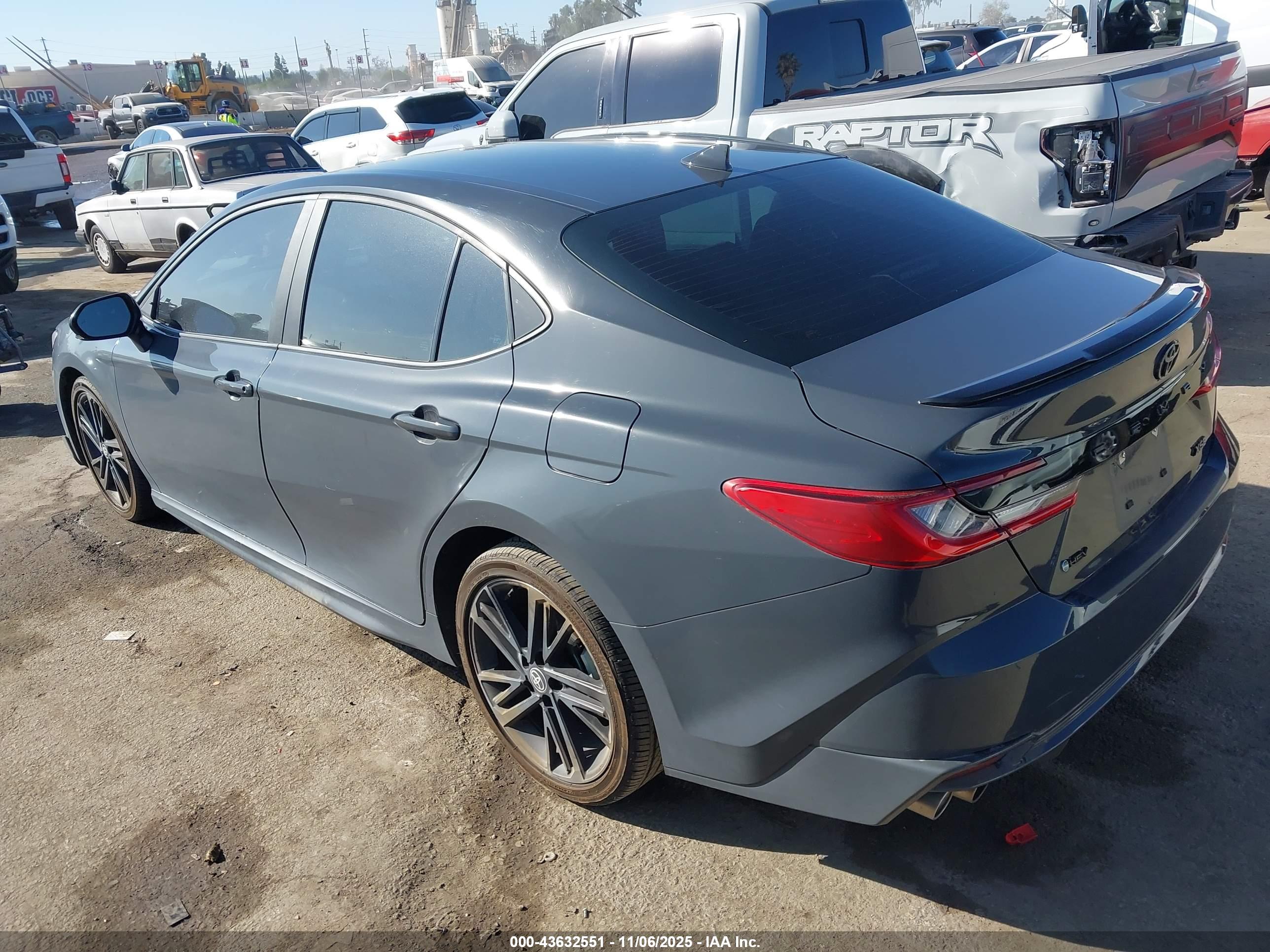 TOYOTA CAMRY image 3