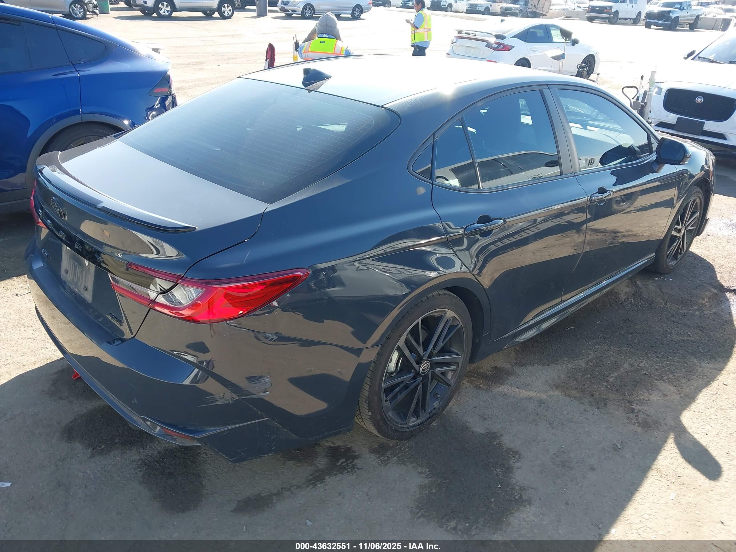TOYOTA CAMRY image 4