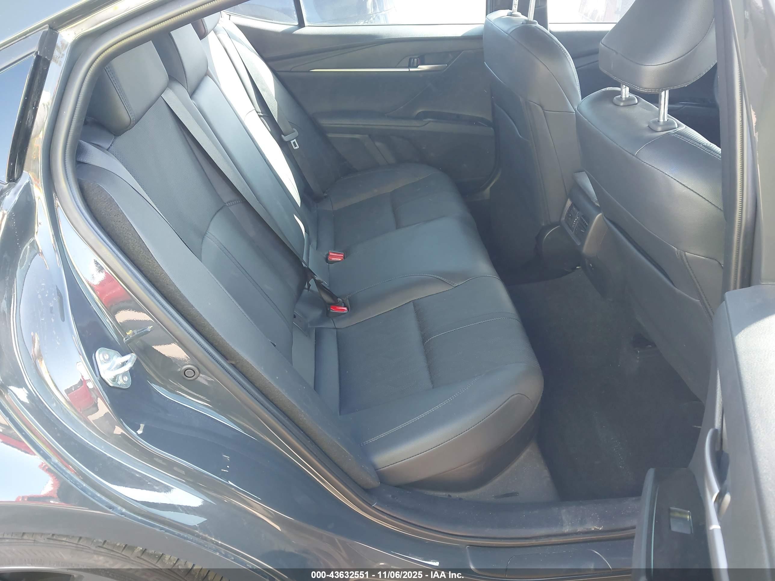 TOYOTA CAMRY image 8