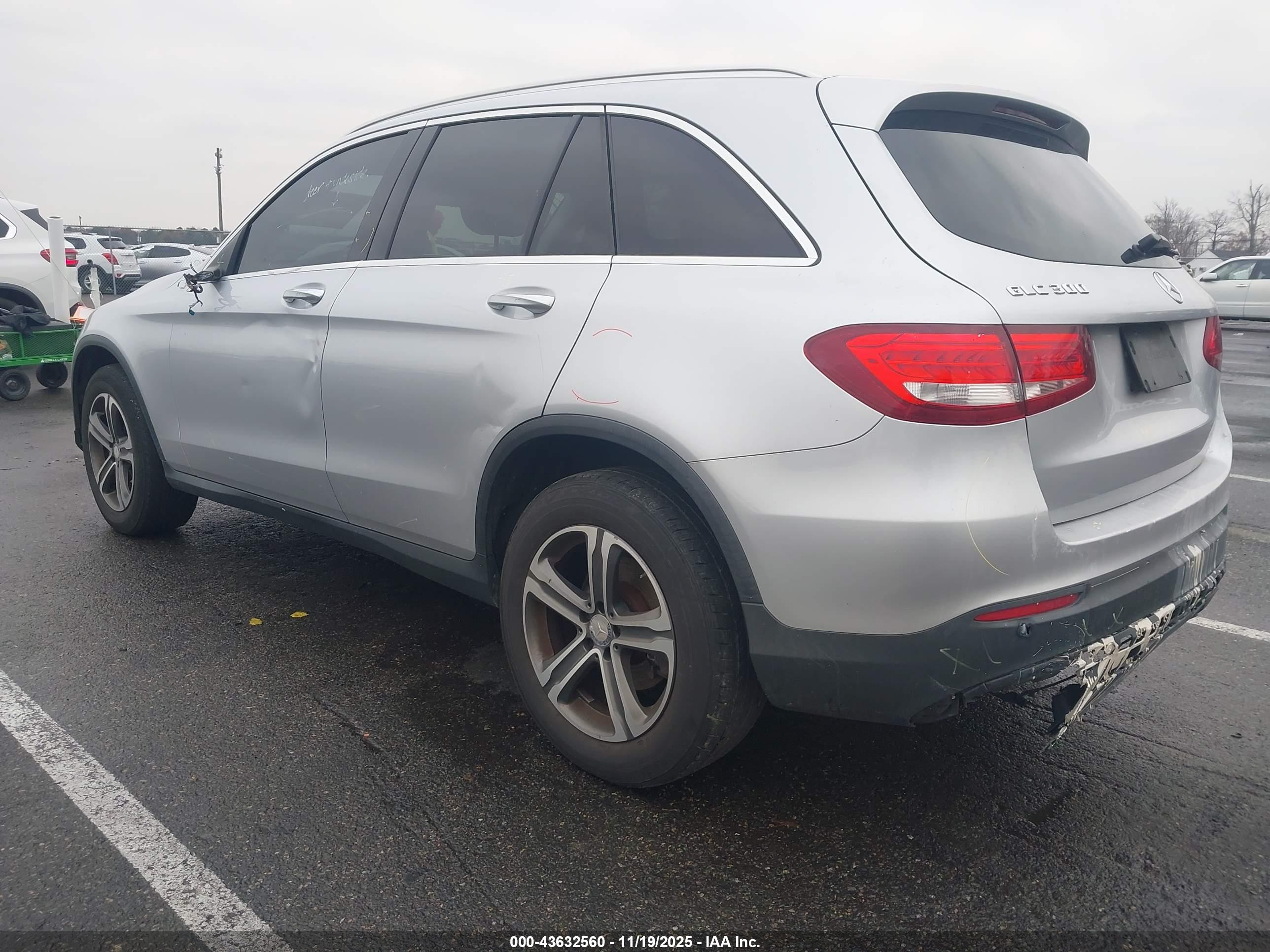 MERCEDES-BENZ GLC image 3