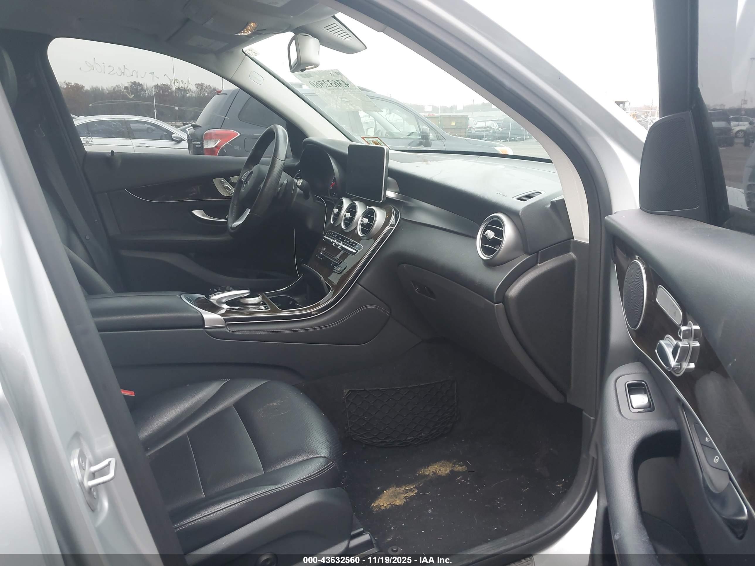 MERCEDES-BENZ GLC image 5