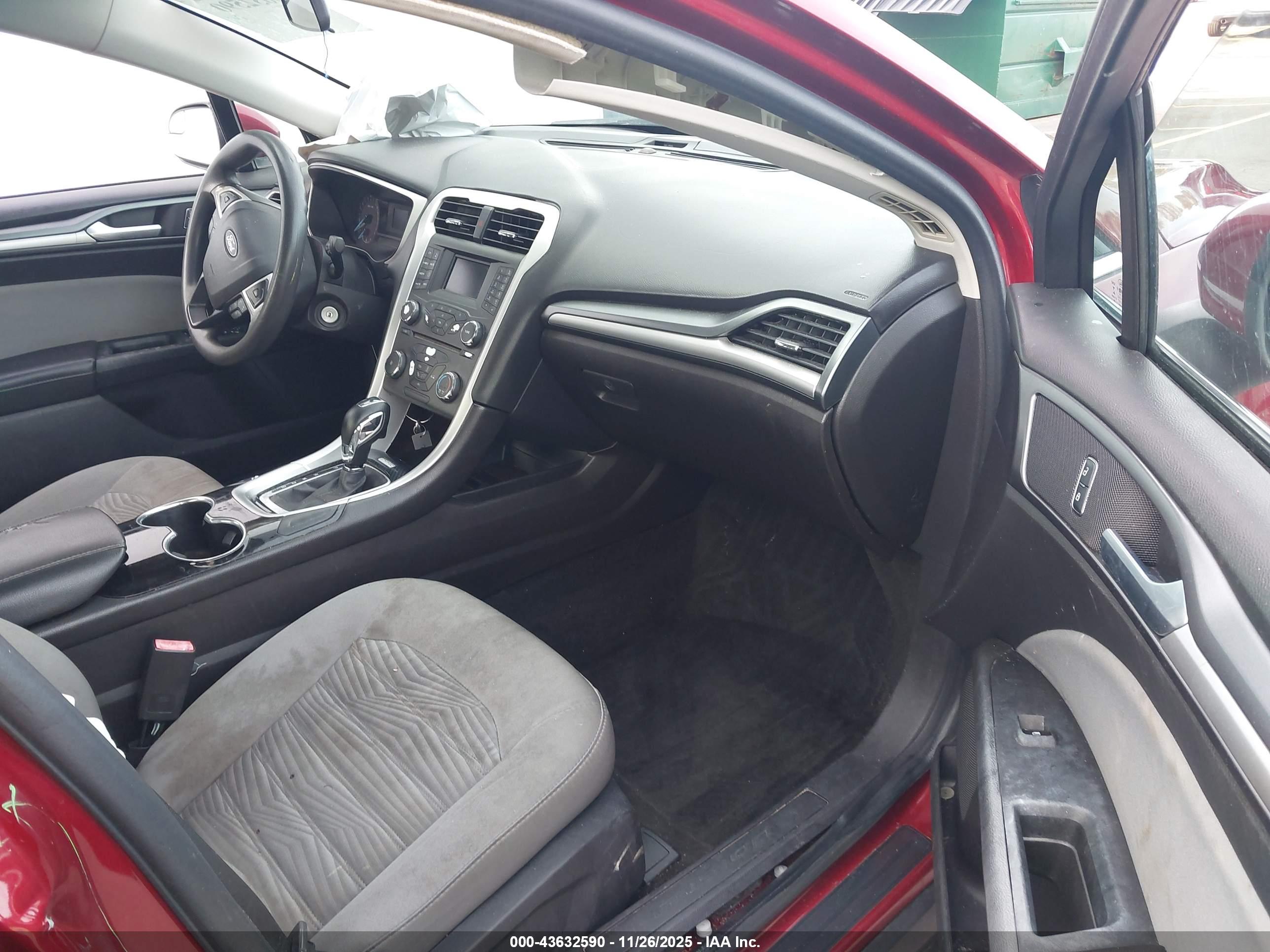 FORD FUSION image 5