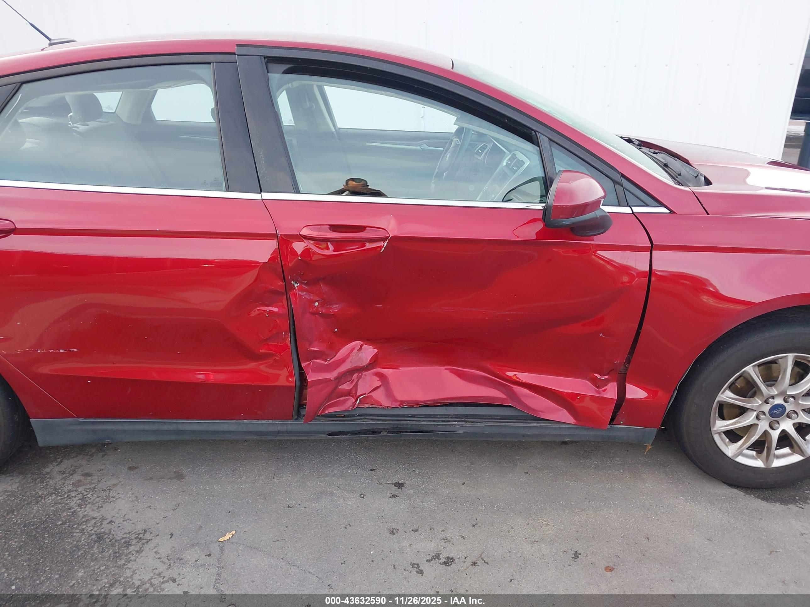 FORD FUSION image 6