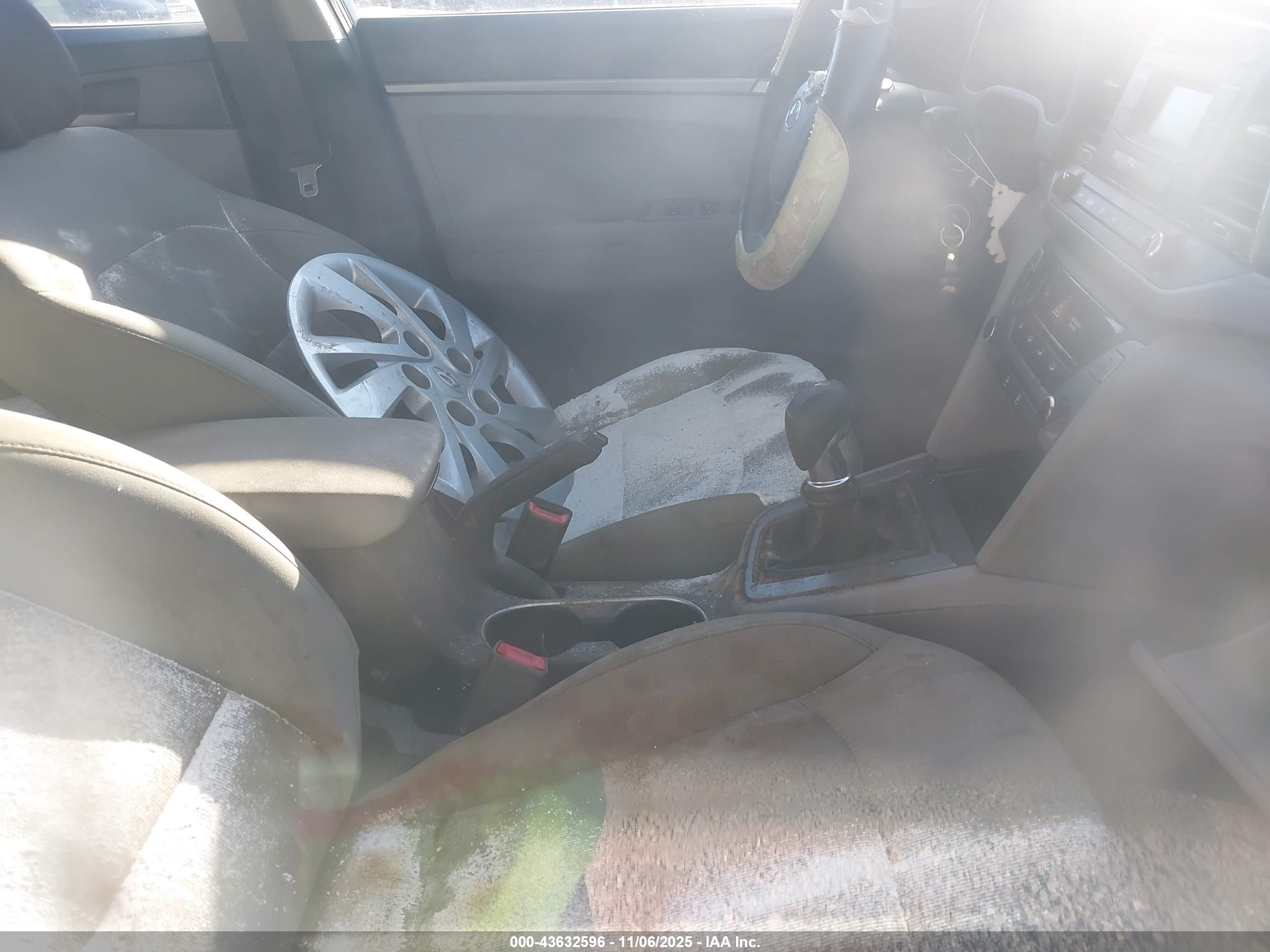HYUNDAI ELANTRA image 5