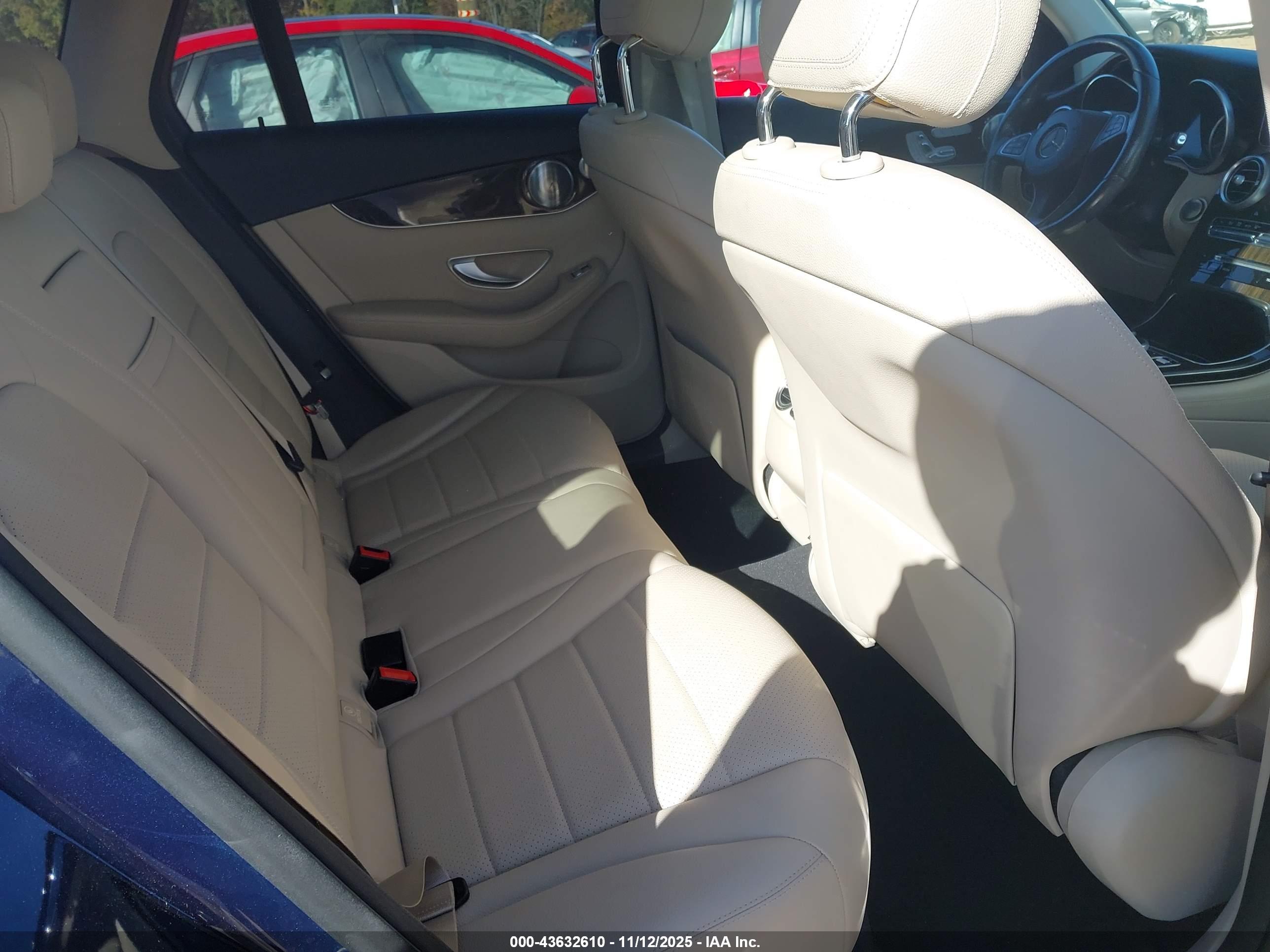 MERCEDES-BENZ GLC image 8