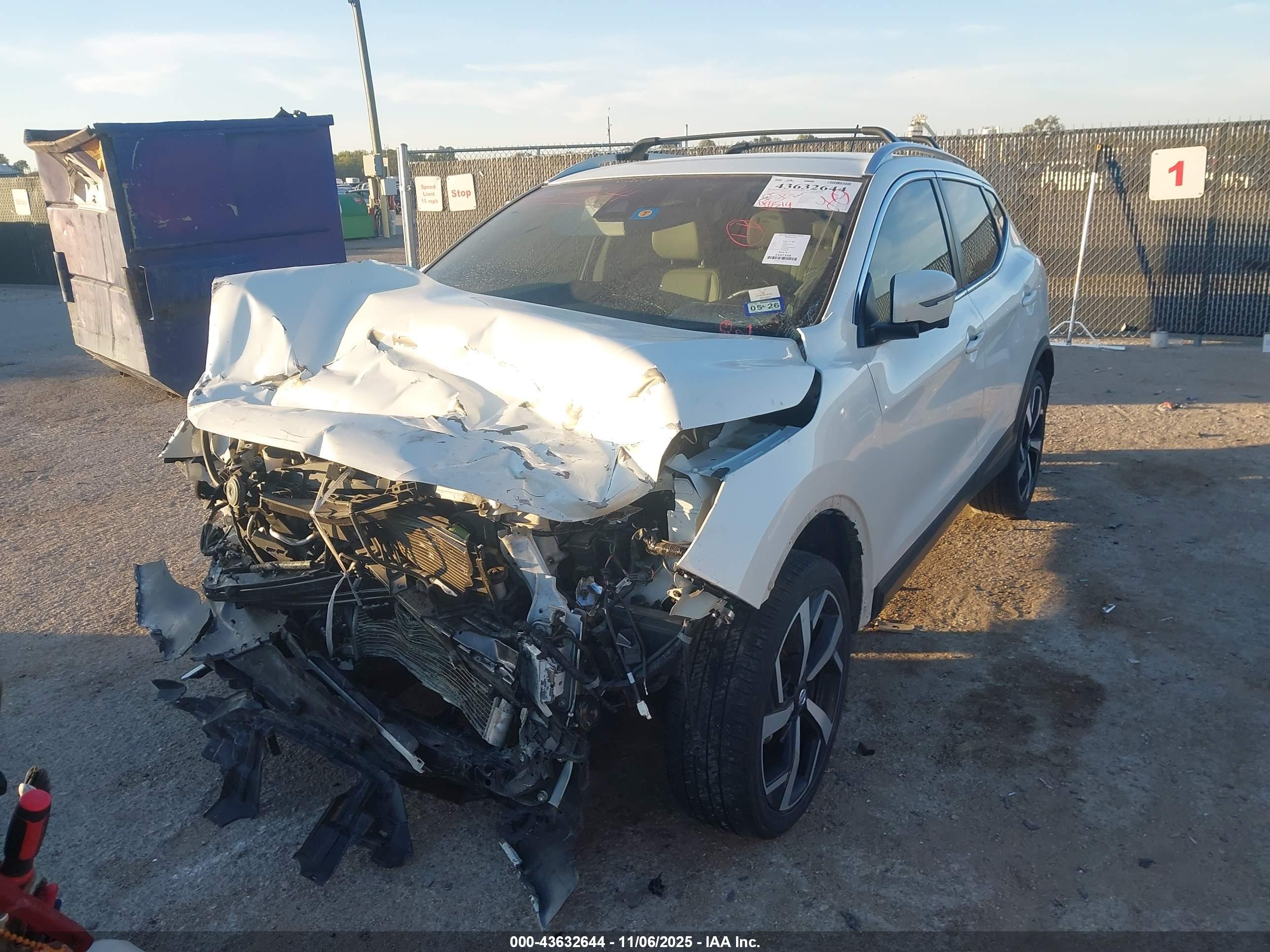 NISSAN ROGUE image 2