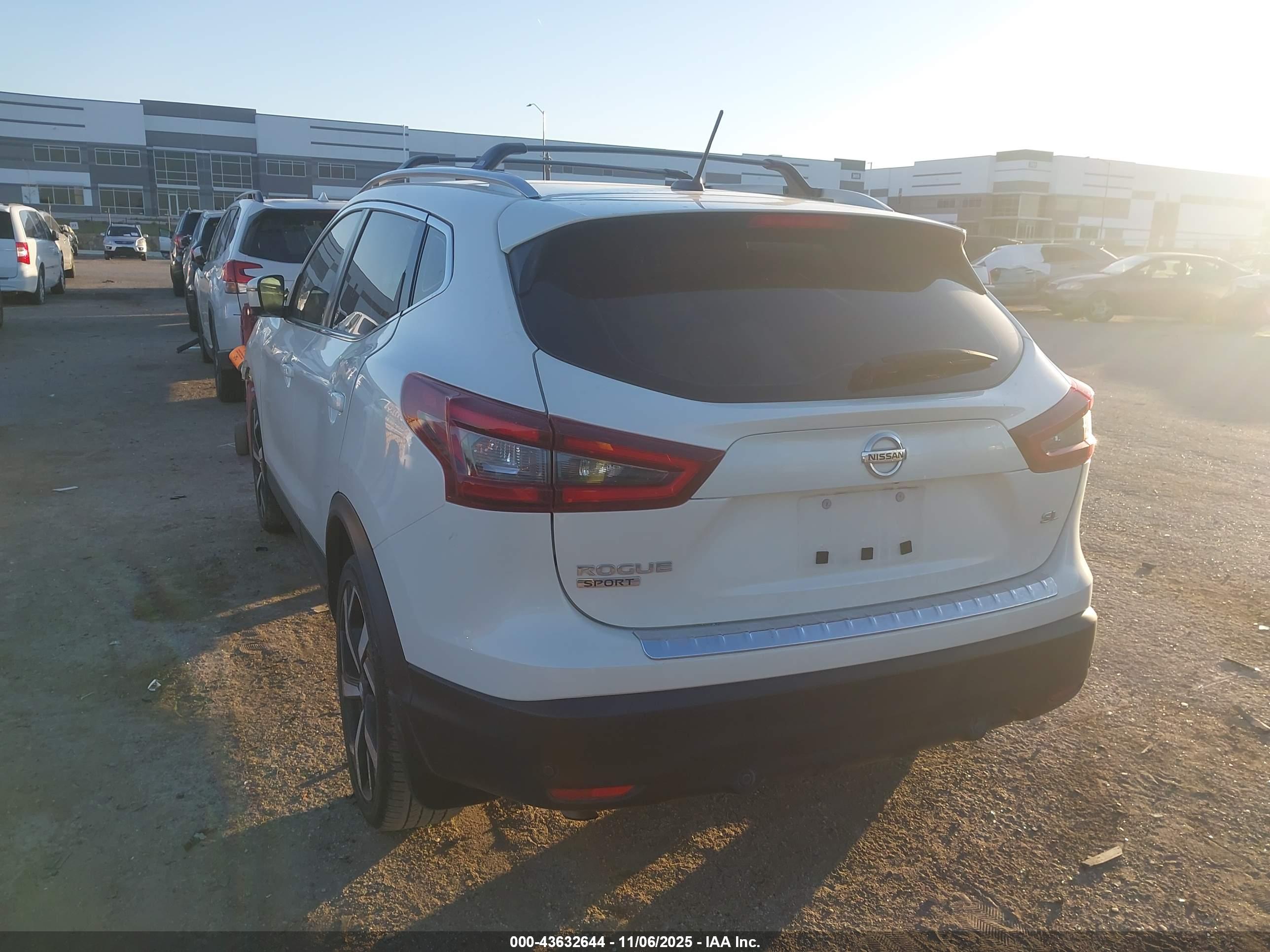 NISSAN ROGUE image 3