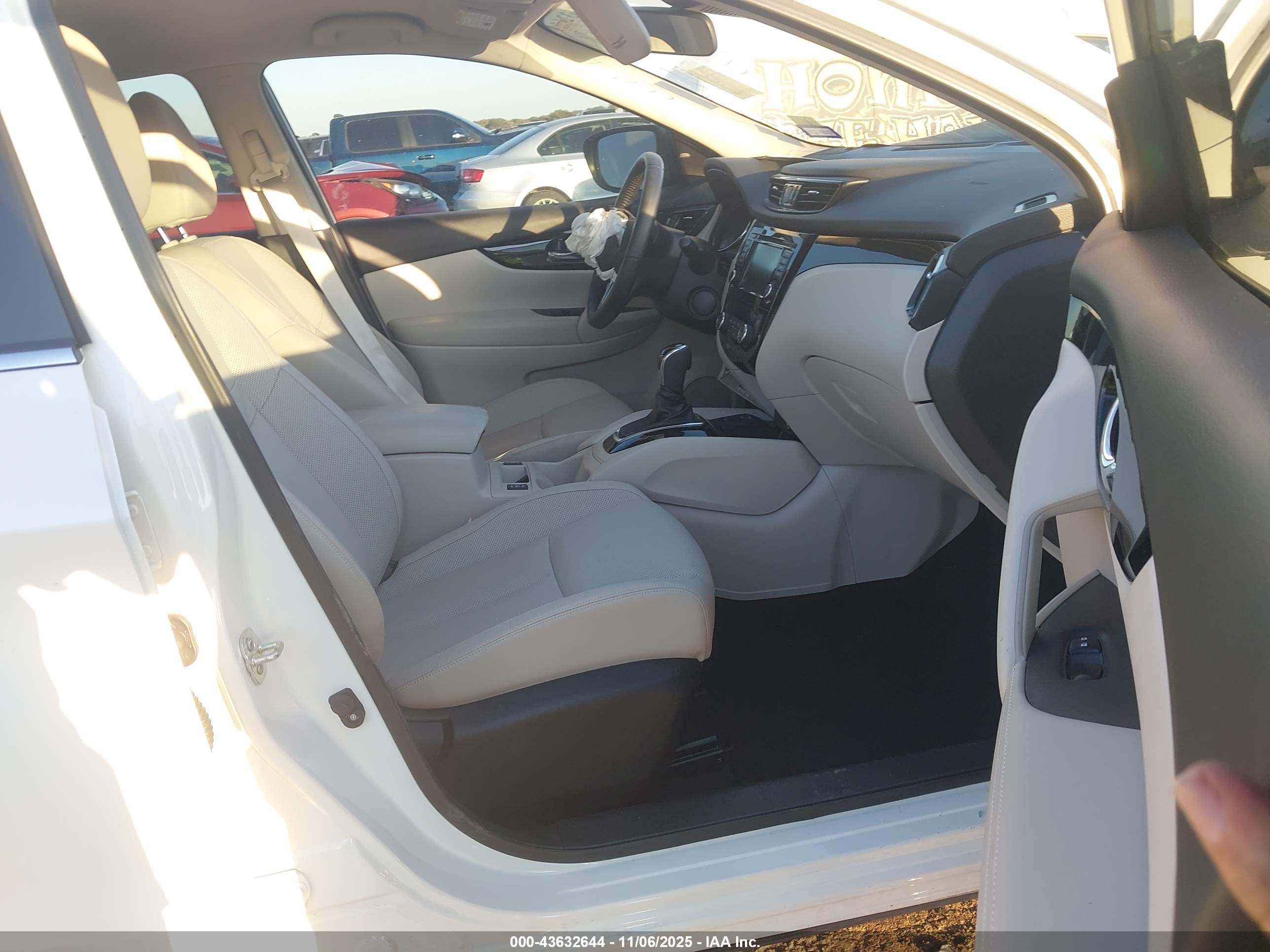 NISSAN ROGUE image 5
