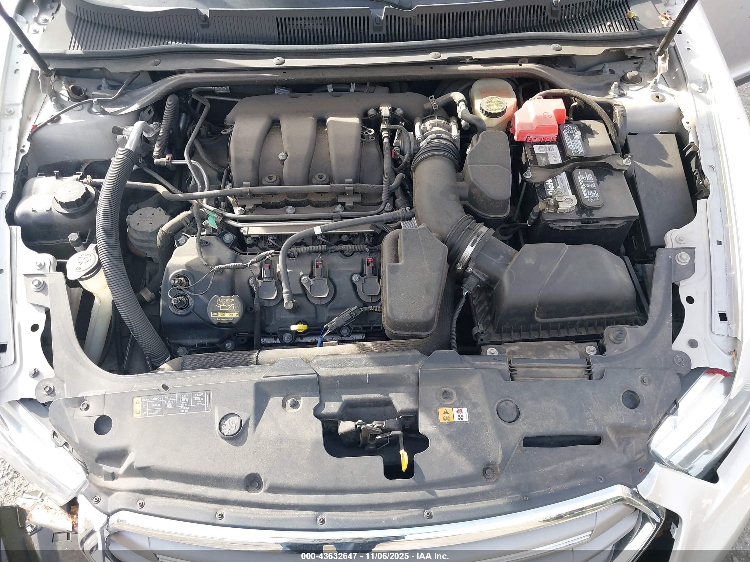 FORD TAURUS image 10