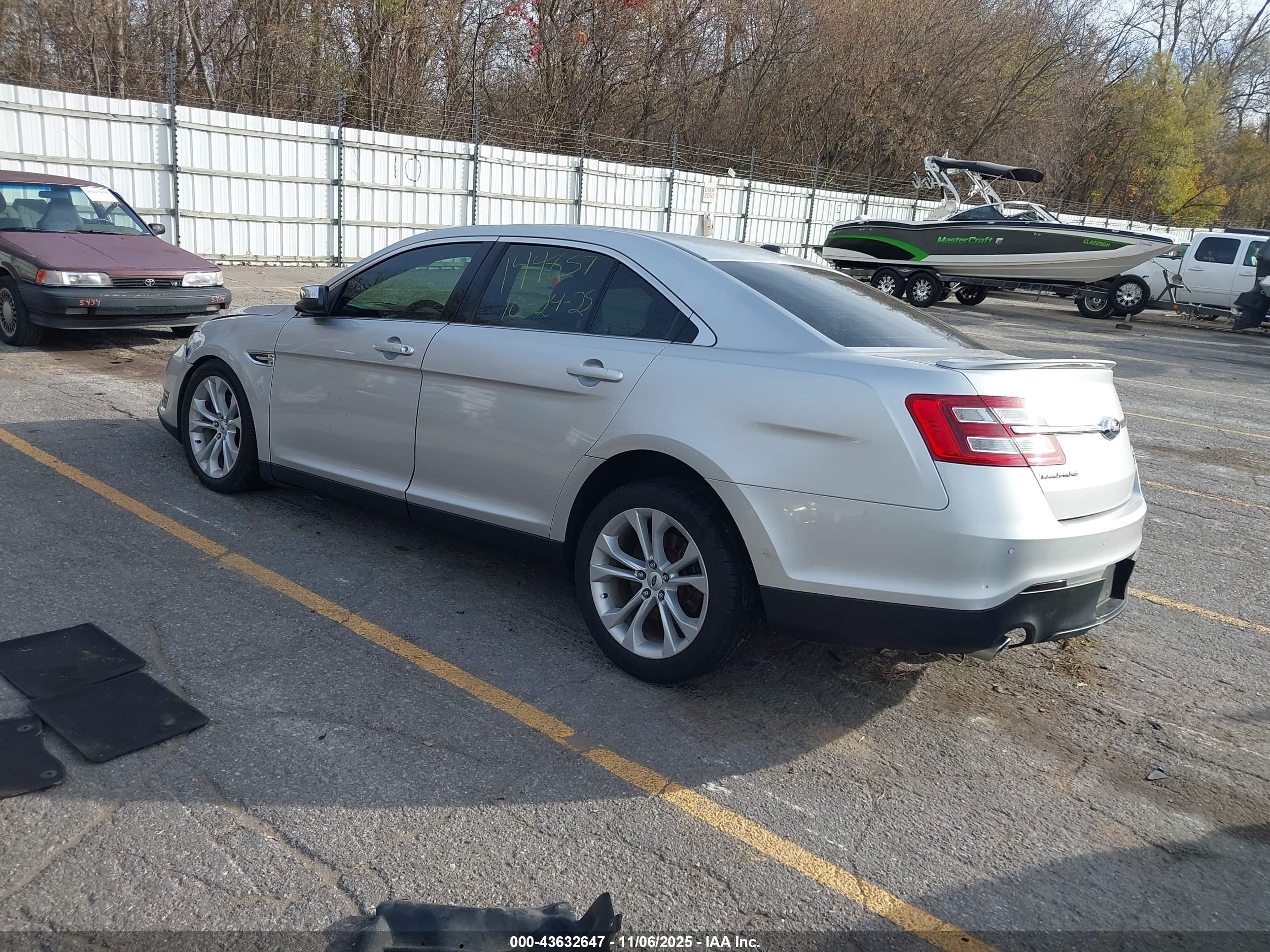 FORD TAURUS image 3