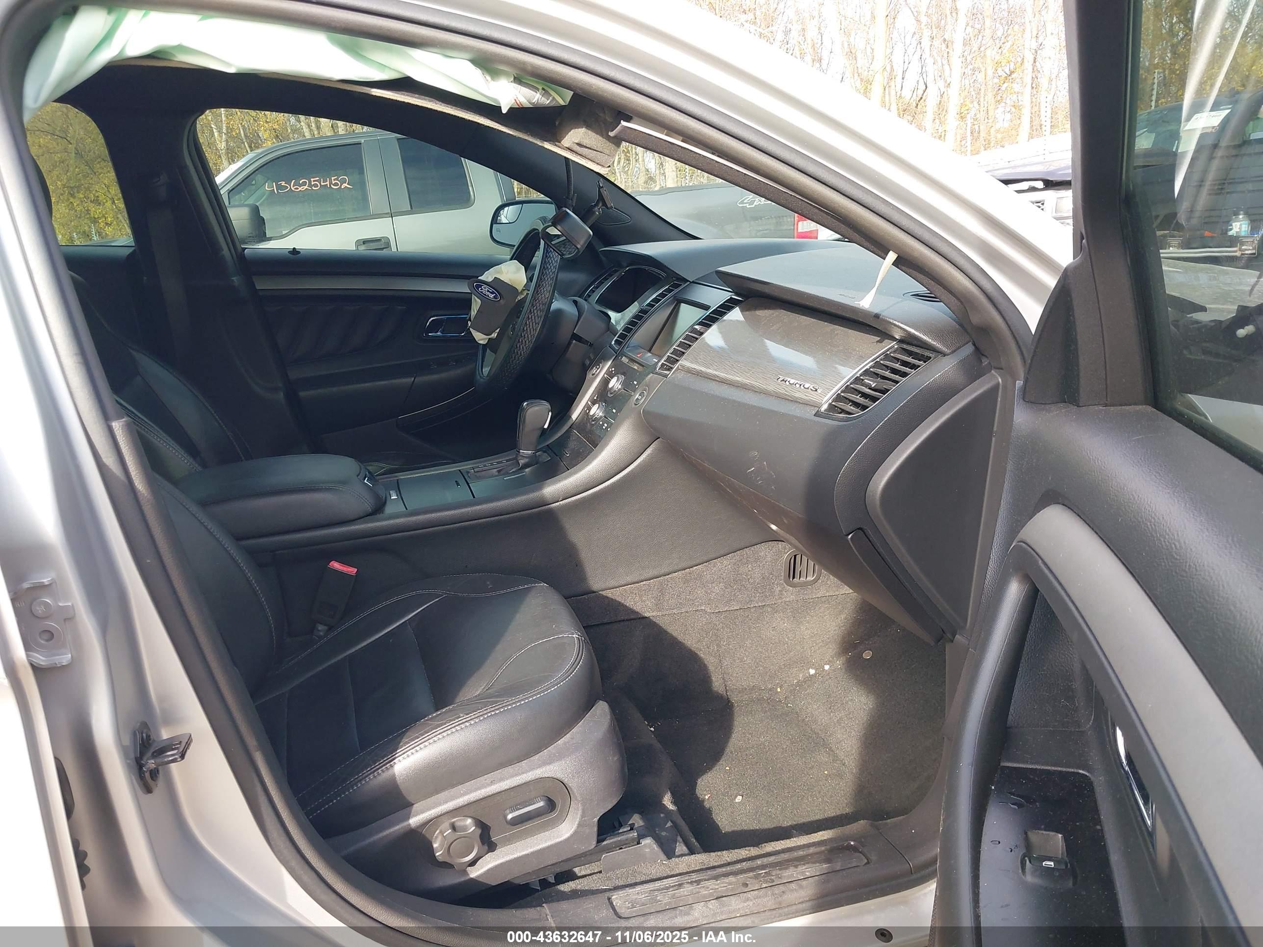 FORD TAURUS image 5