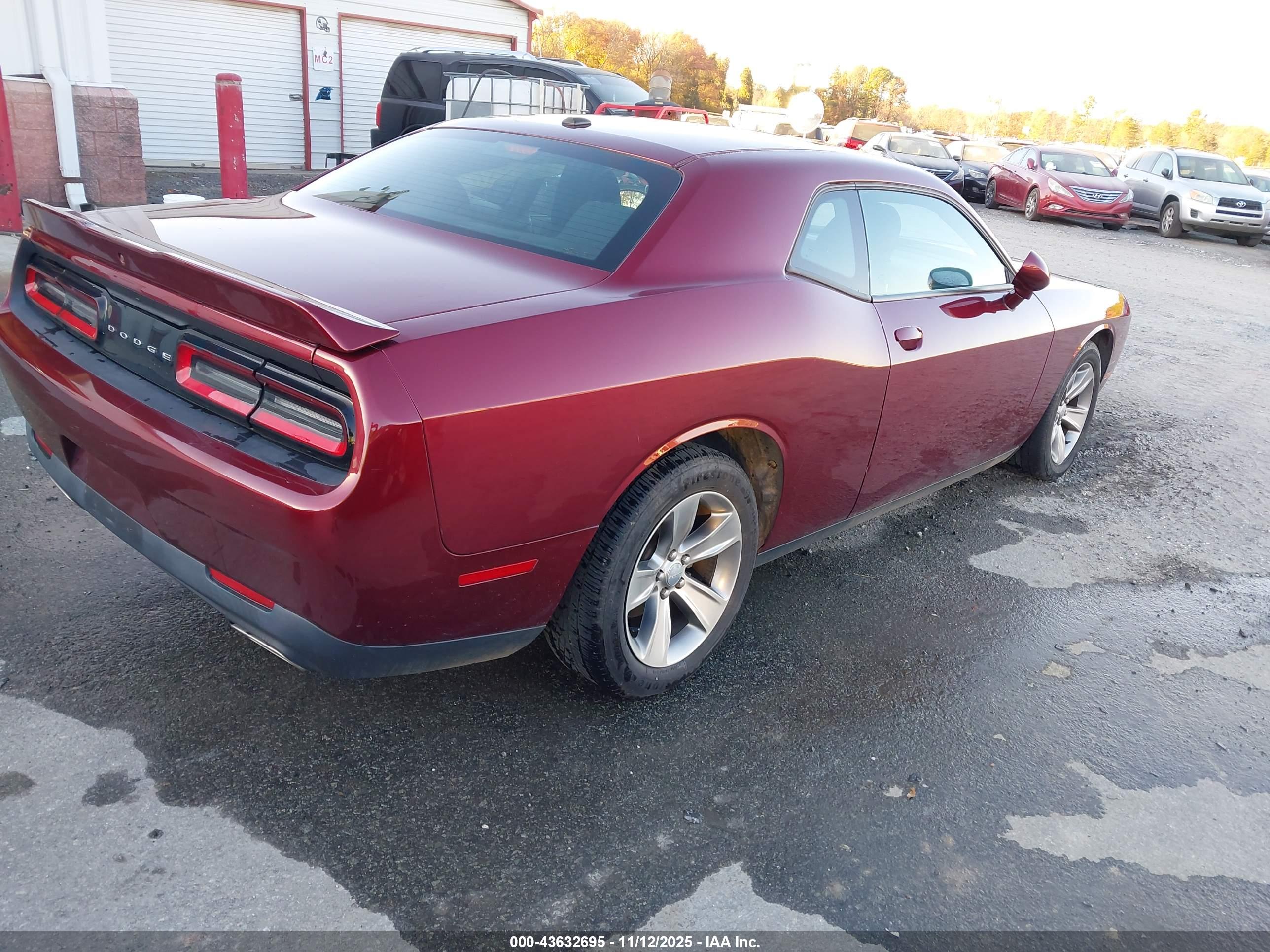 DODGE CHALLENGER image 4