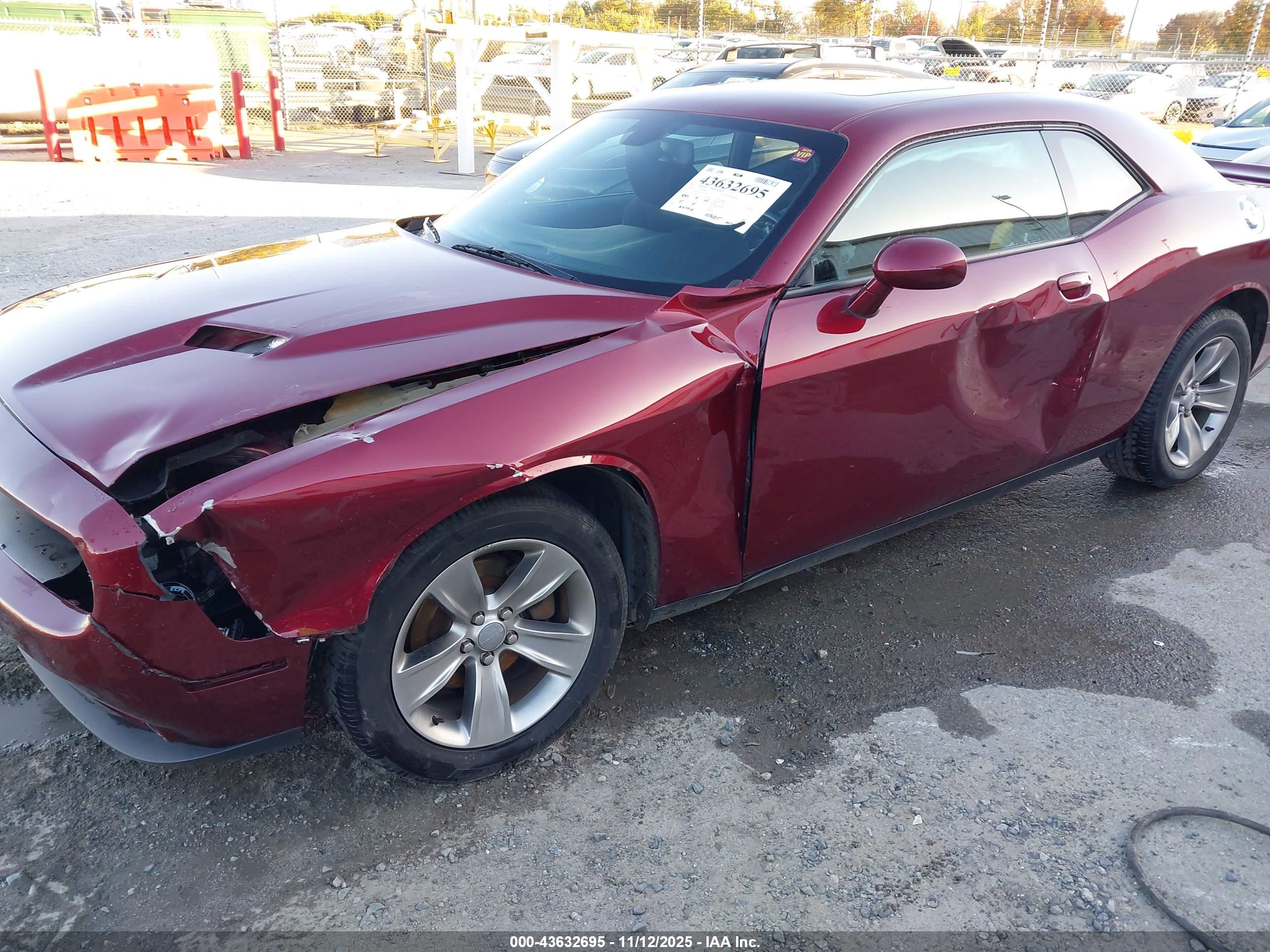 DODGE CHALLENGER image 6
