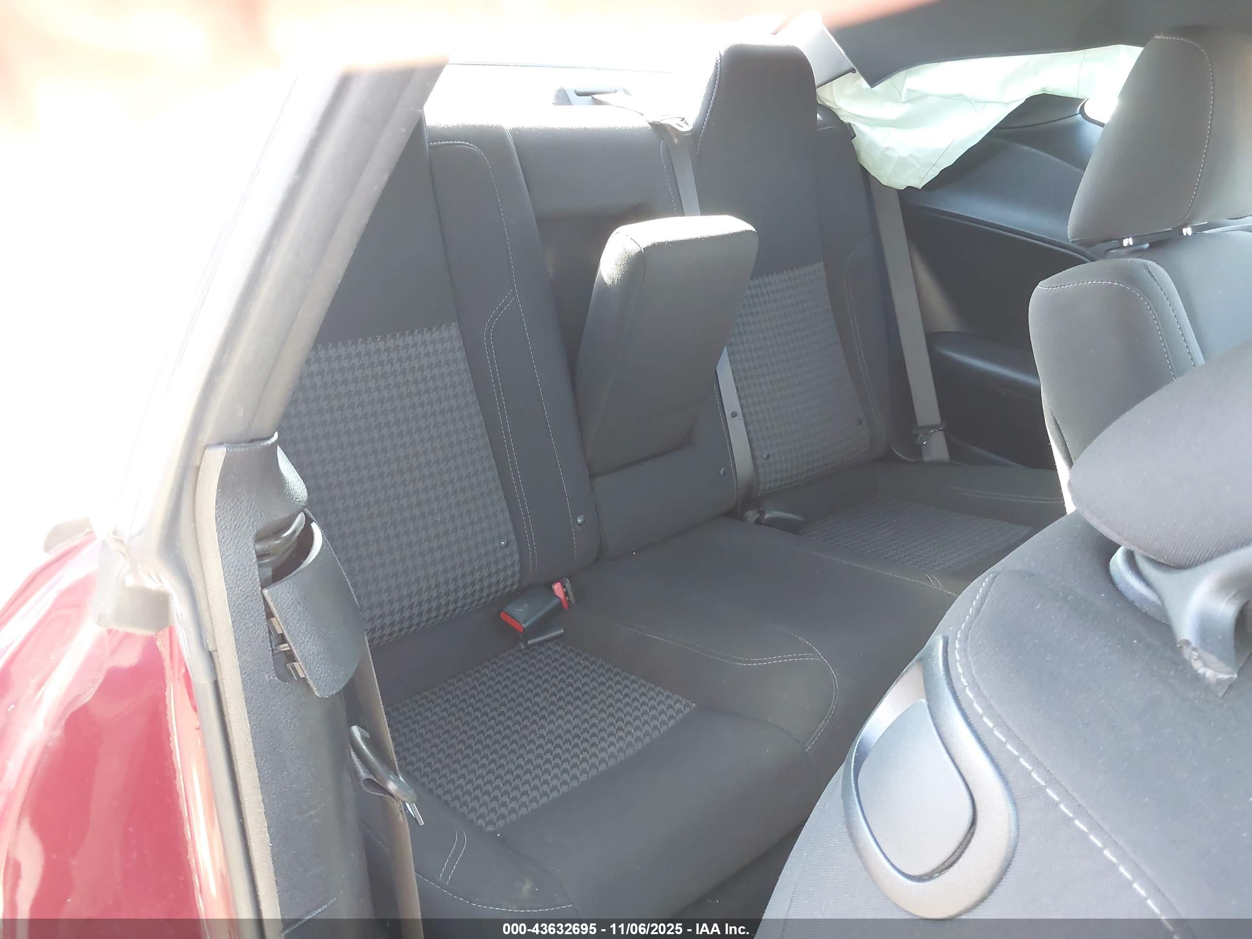 DODGE CHALLENGER image 8