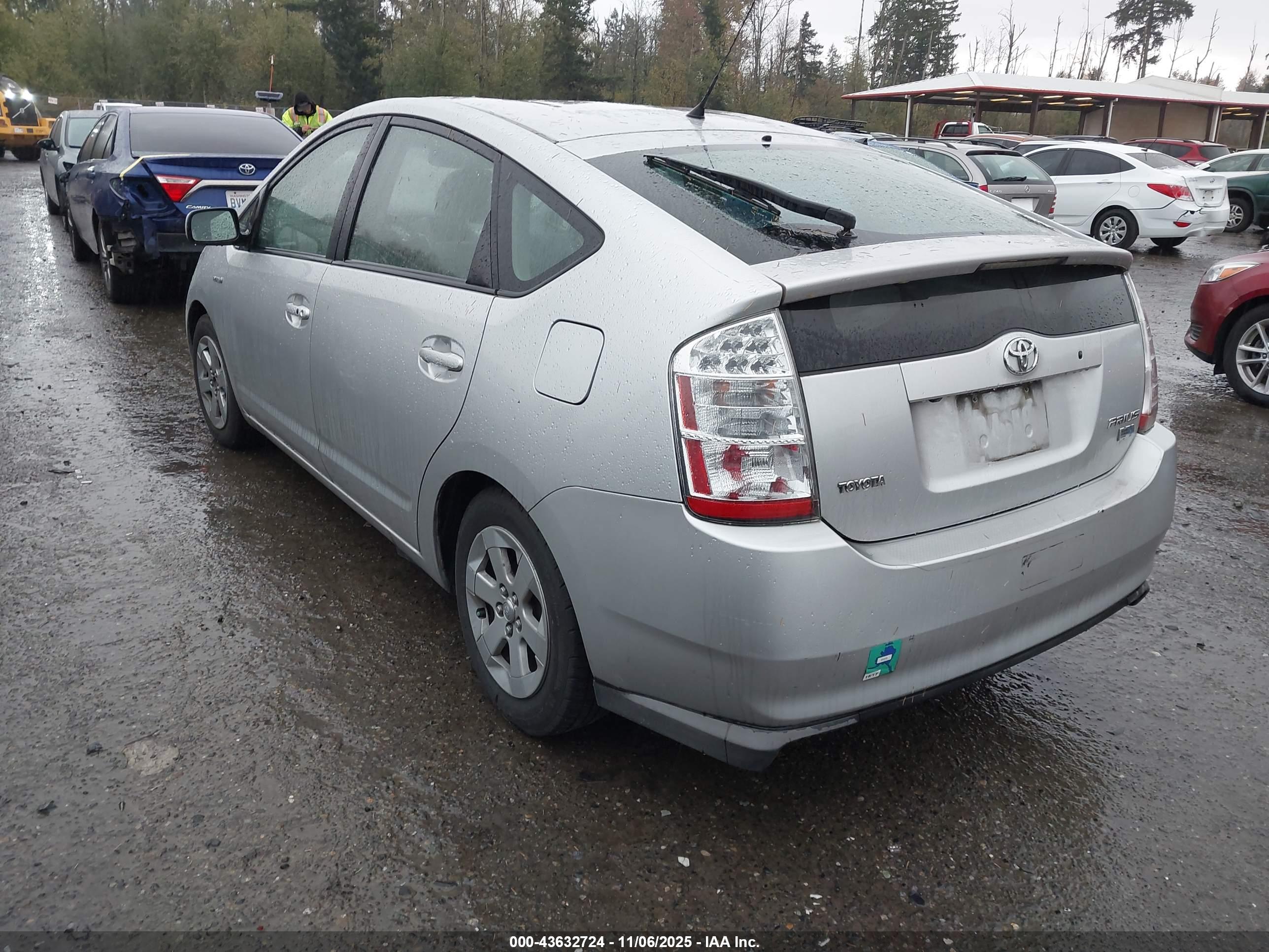 TOYOTA PRIUS image 3