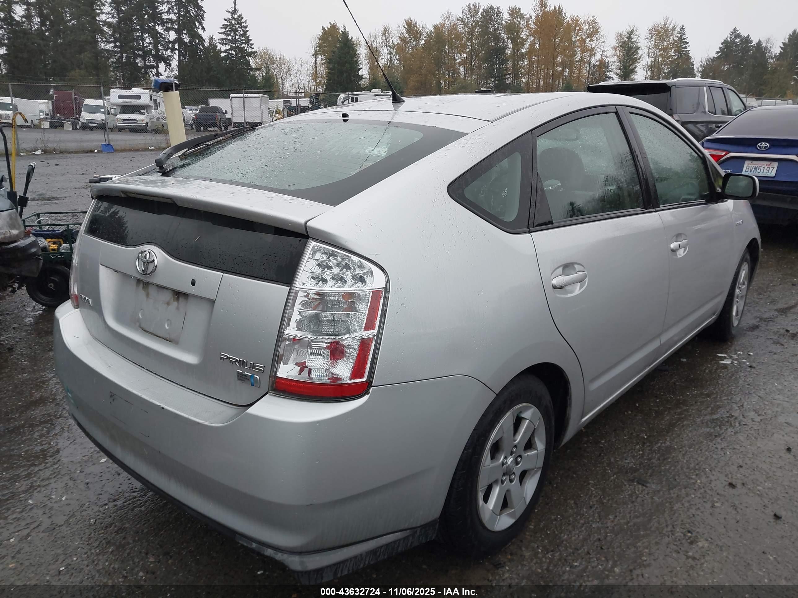 TOYOTA PRIUS image 4