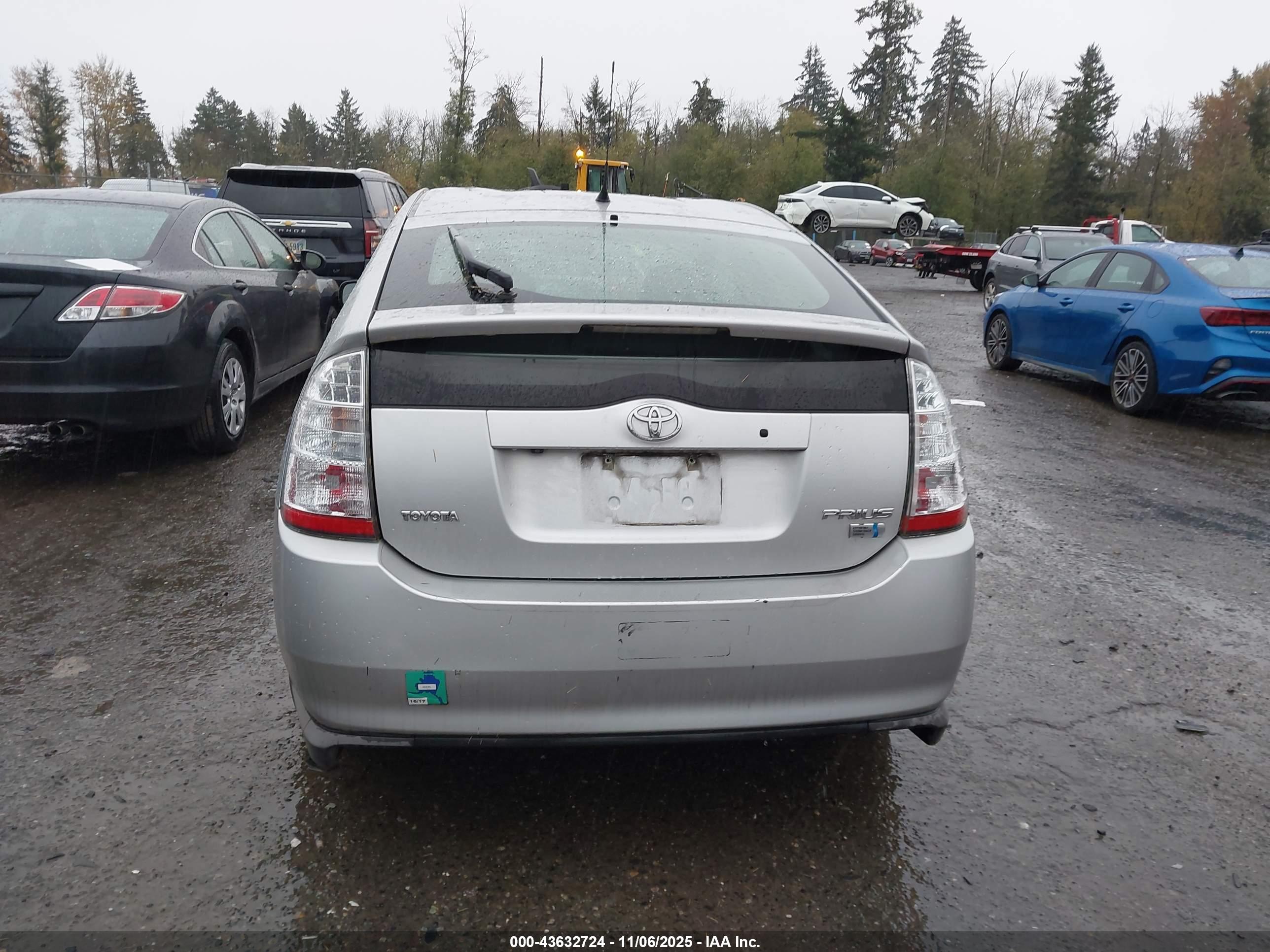TOYOTA PRIUS image 6