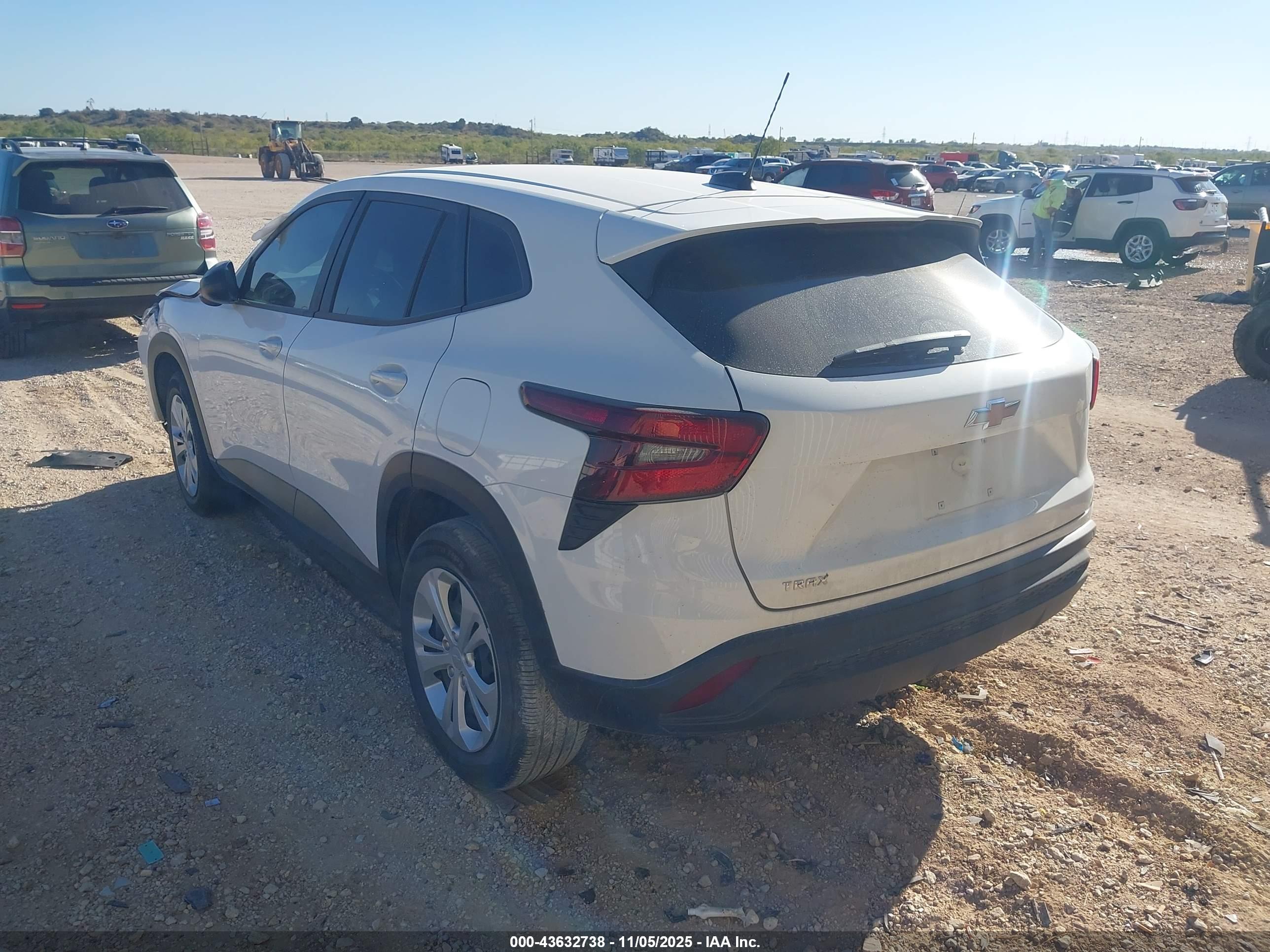 CHEVROLET TRAX image 3