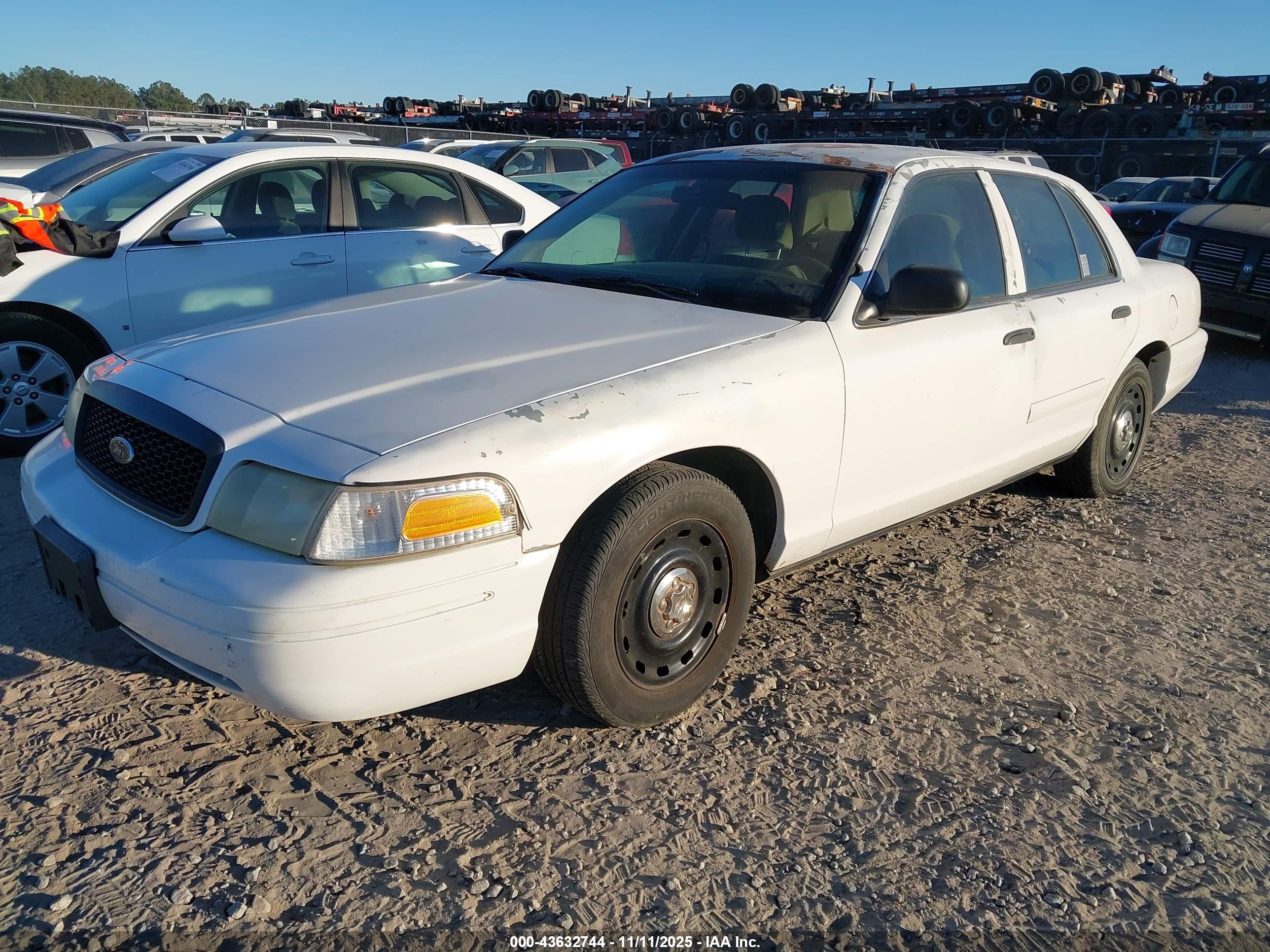 FORD CROWN image 2