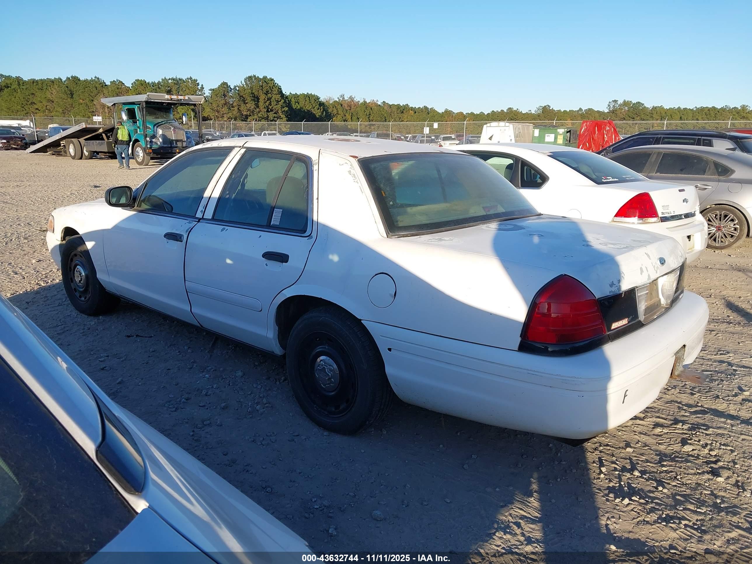 FORD CROWN image 3