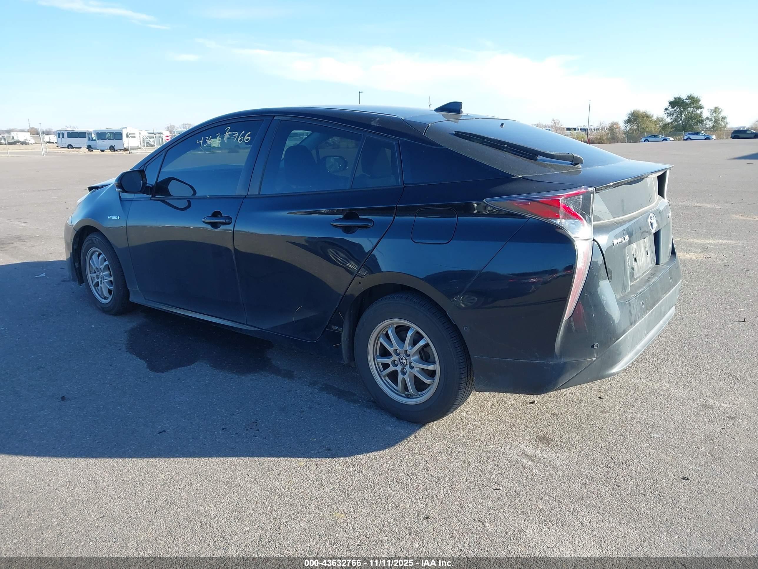TOYOTA PRIUS image 3