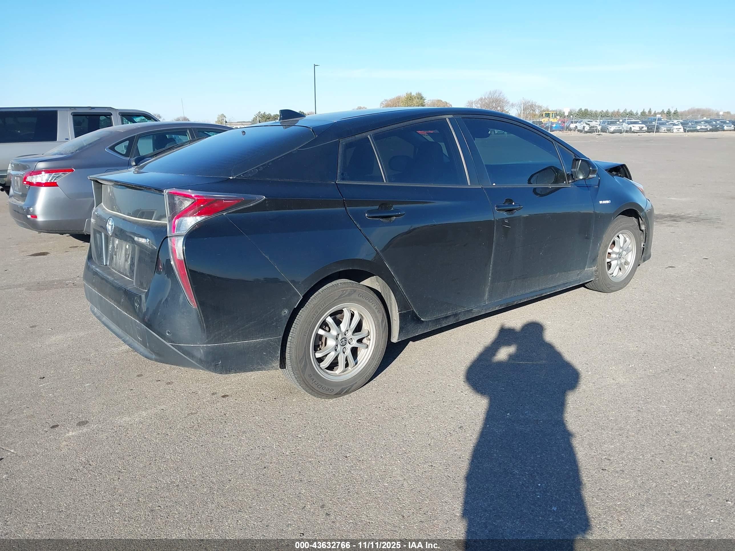 TOYOTA PRIUS image 4