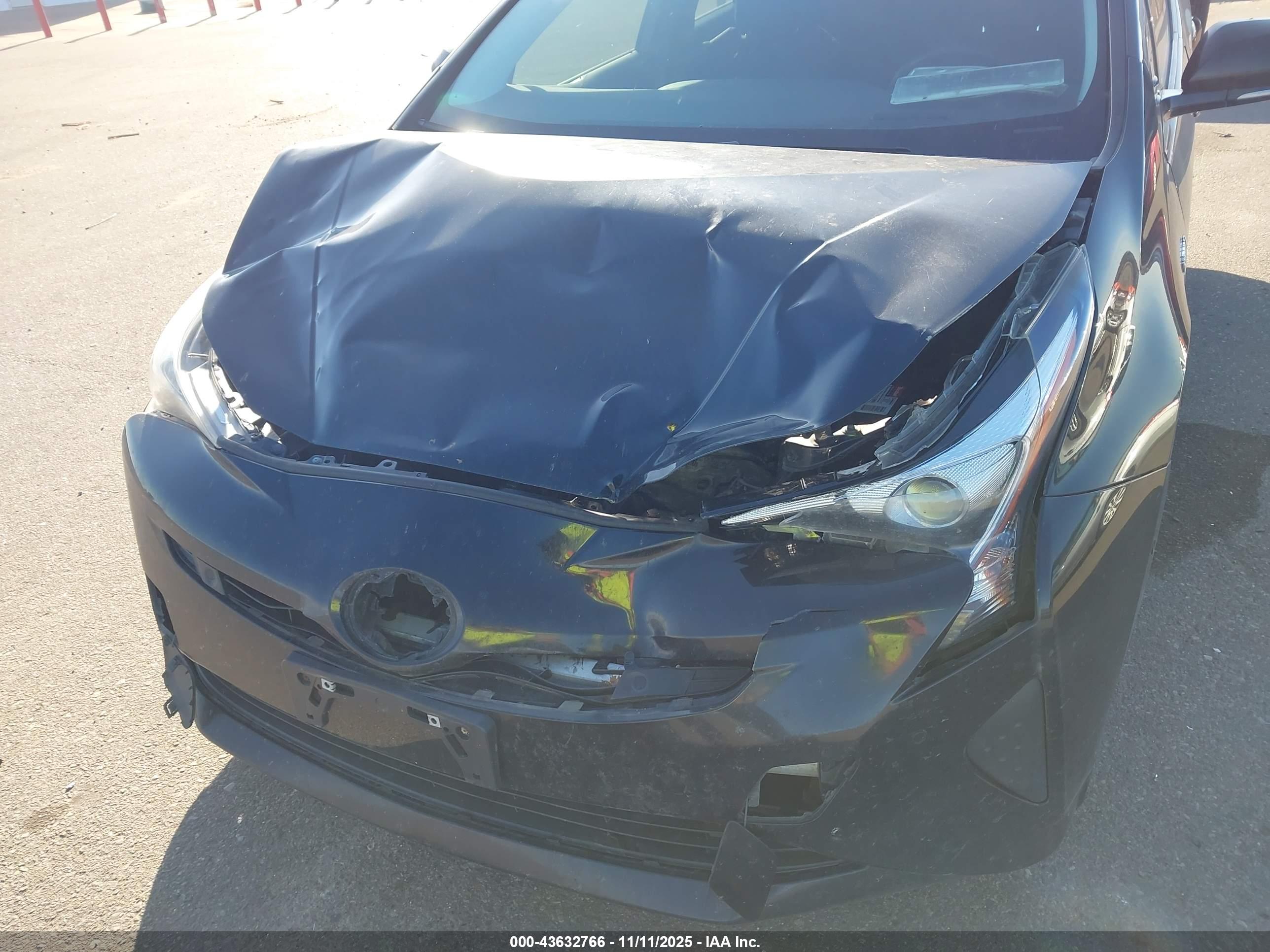 TOYOTA PRIUS image 6