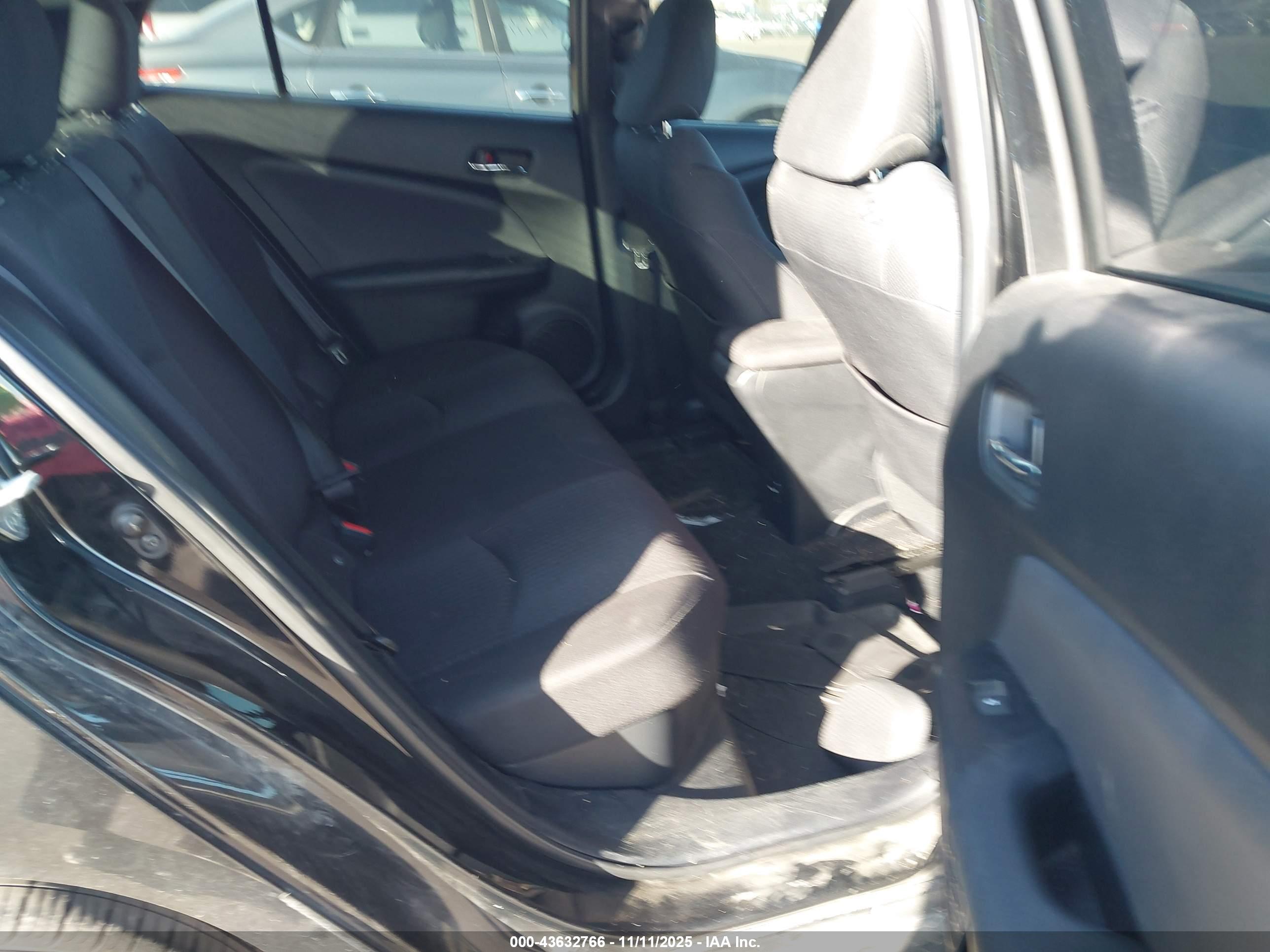 TOYOTA PRIUS image 8