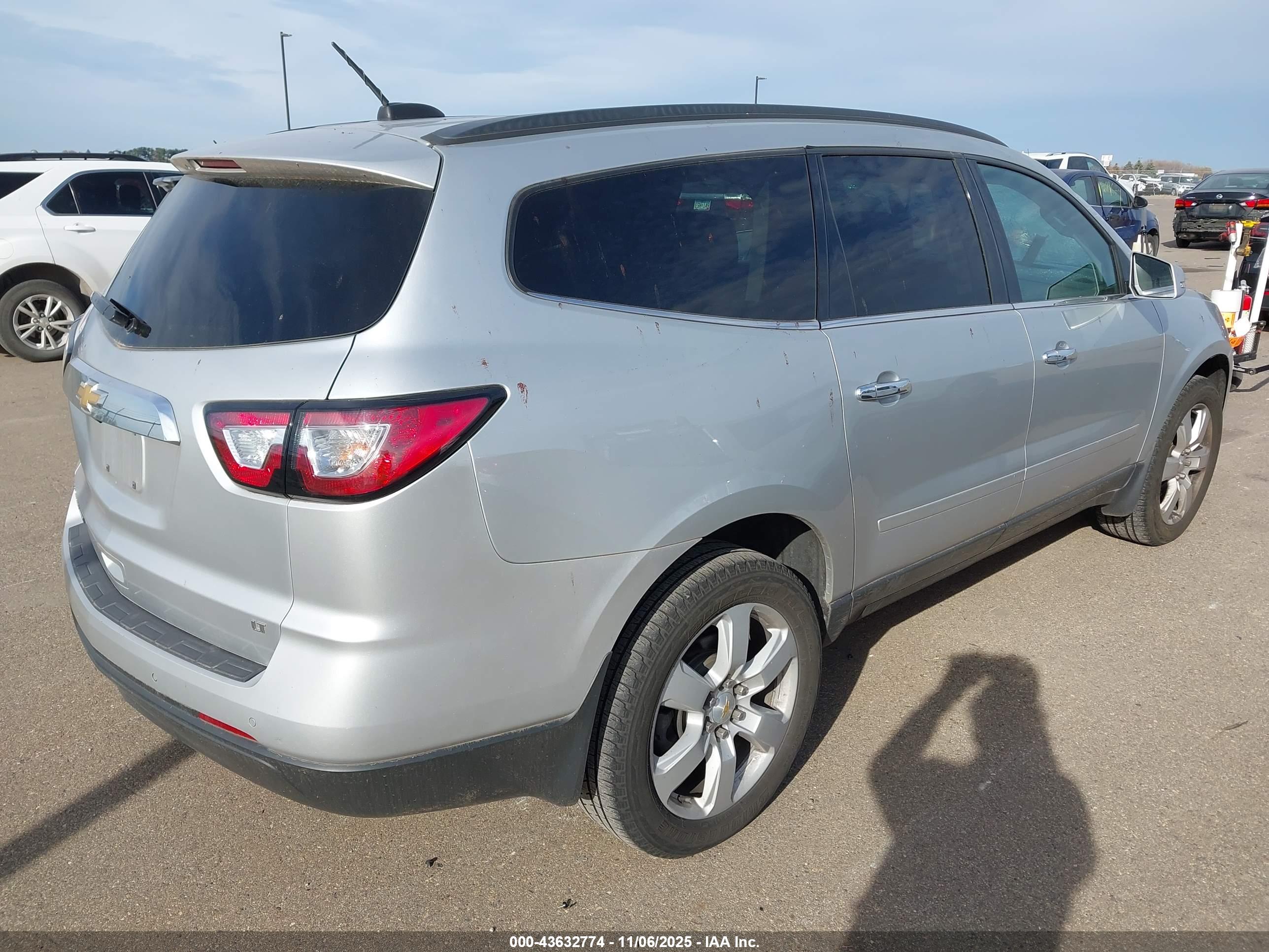 CHEVROLET TRAVERSE image 4