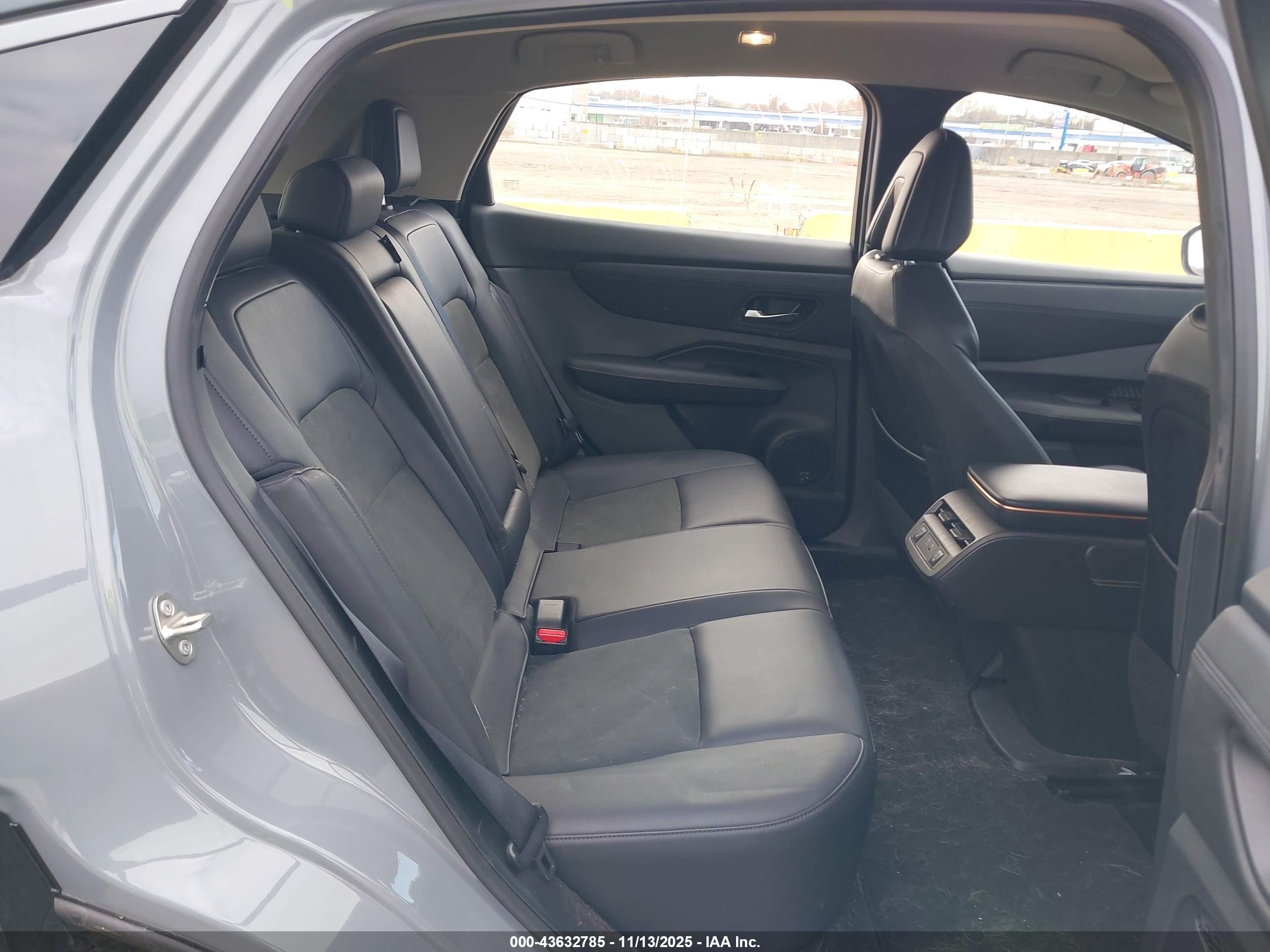 NISSAN ARIYA image 8